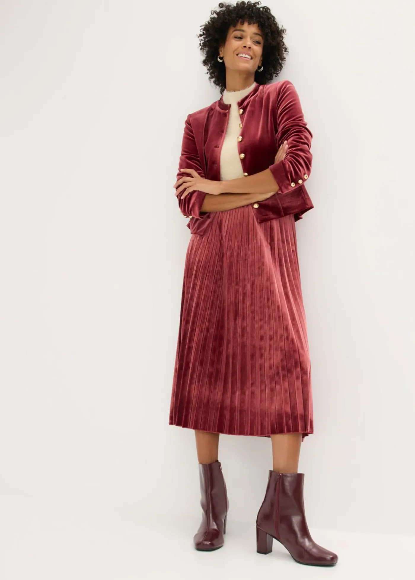 bonprix bonprix Falda plisada de terciopelo suave Rojo rubí Hot