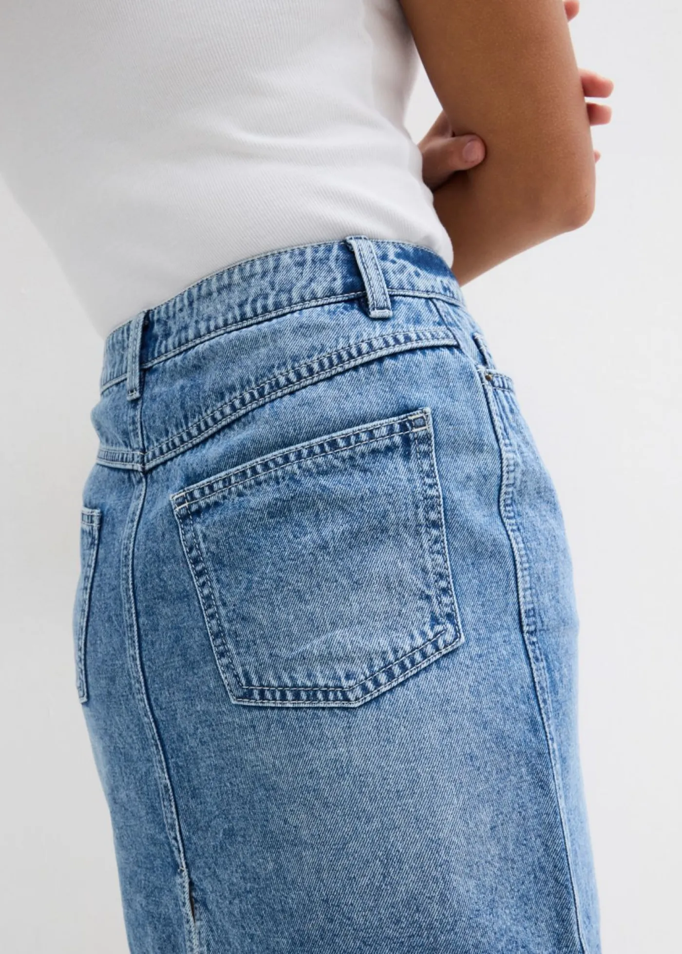 bonprix bonprix Falda vaquera poco elástica de talle medio azul medio denim usado Online