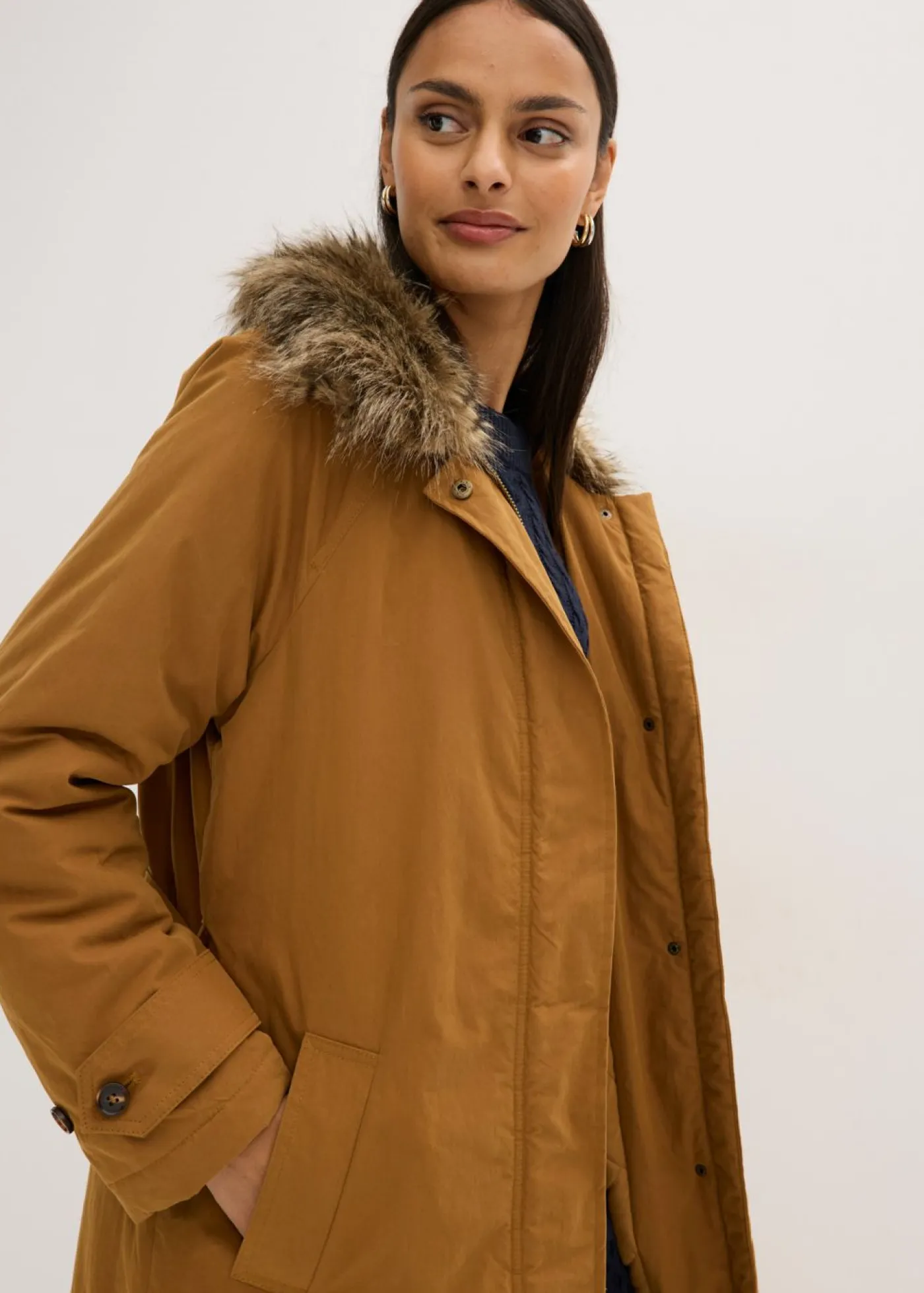 bonprix bonprix Gabardina acolchada con cuello desmontable de pelo Marrón coñac Sale