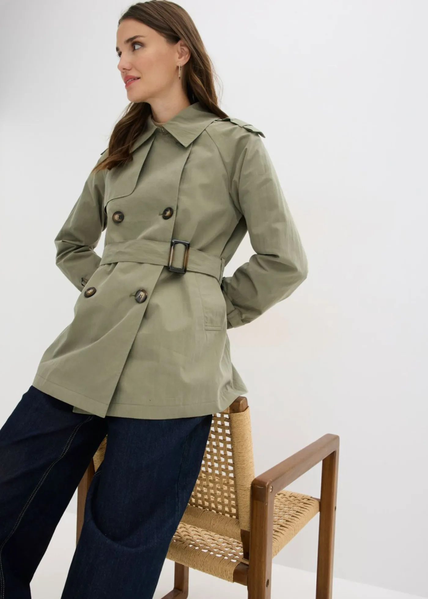 bonprix bonprix Gabardina corta Verde oliva