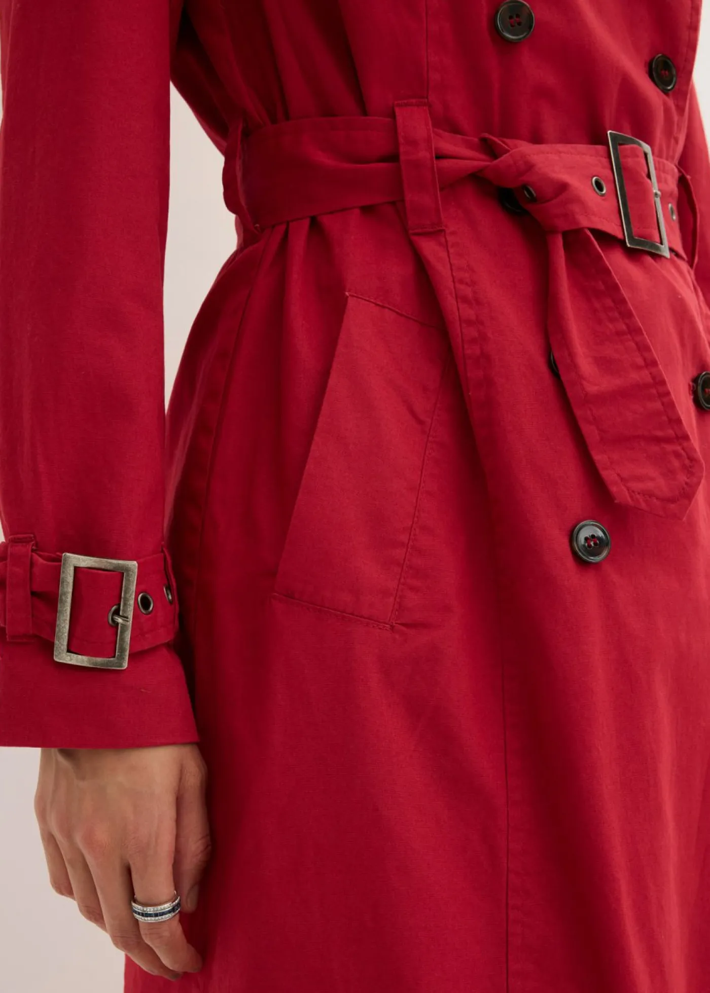 bonprix bonprix Gabardina larga con cinturón Cereza New