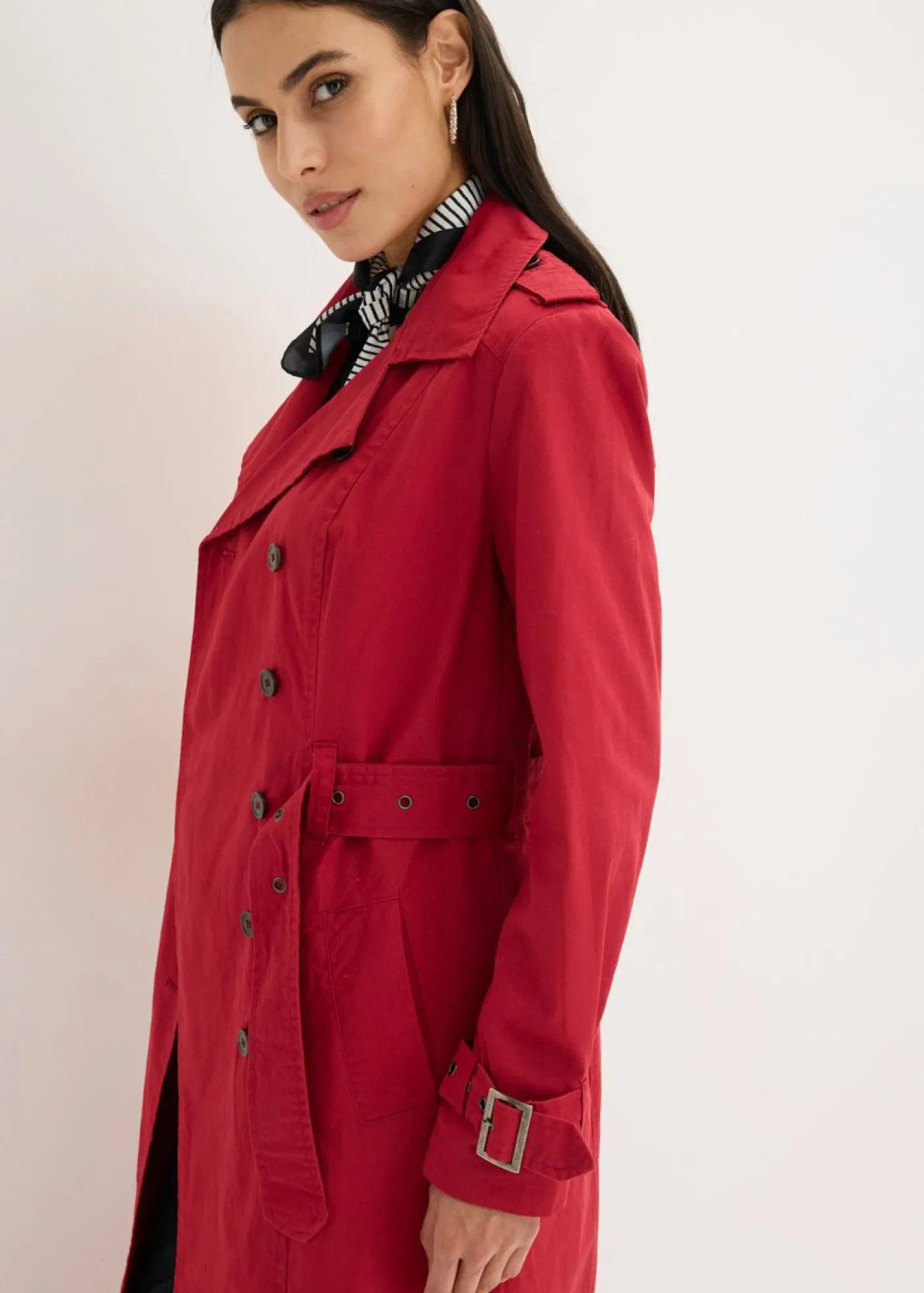 bonprix bonprix Gabardina larga con cinturón Cereza New