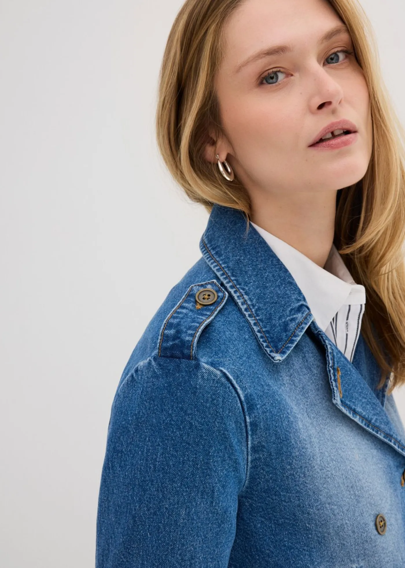 bonprix bonprix Gabardina vaquera azul claro denim Discount