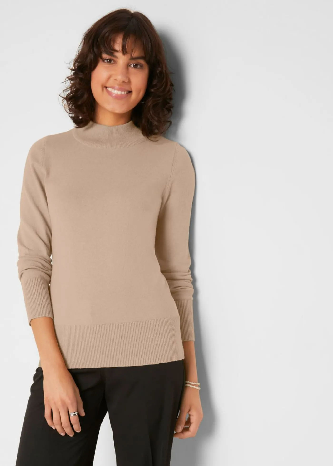 bonprix bonprix Jersey básico de punto fino con cuello alto y algodón reciclado Beige Outlet