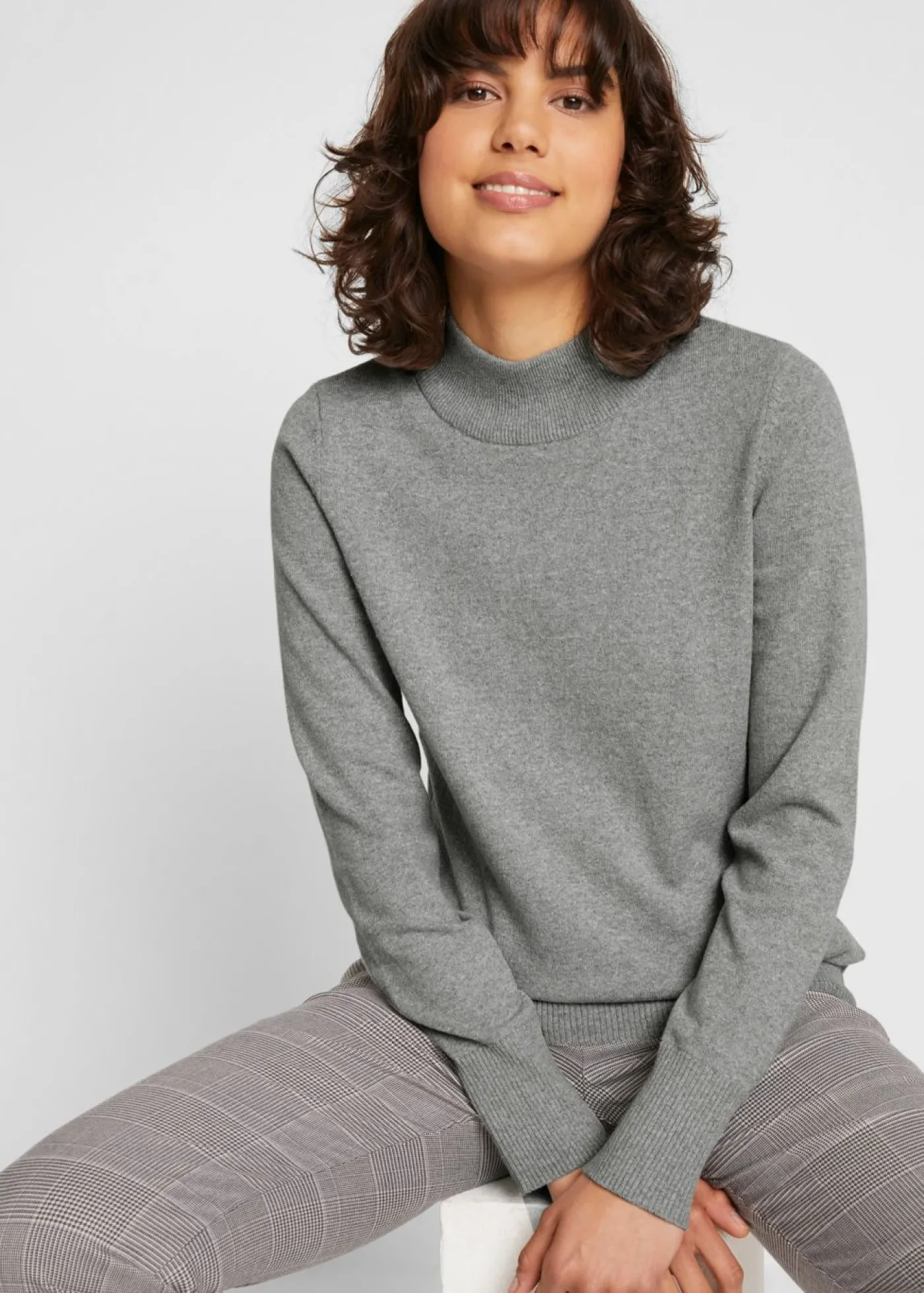 bonprix bonprix Jersey básico de punto fino con cuello alto y algodón reciclado Gris Clearance