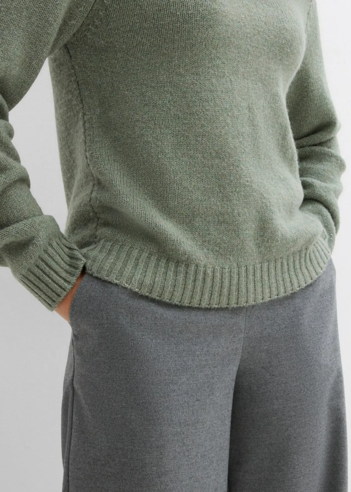 bonprix bonprix Jersey con inserto de encaje Verde oliva Sale