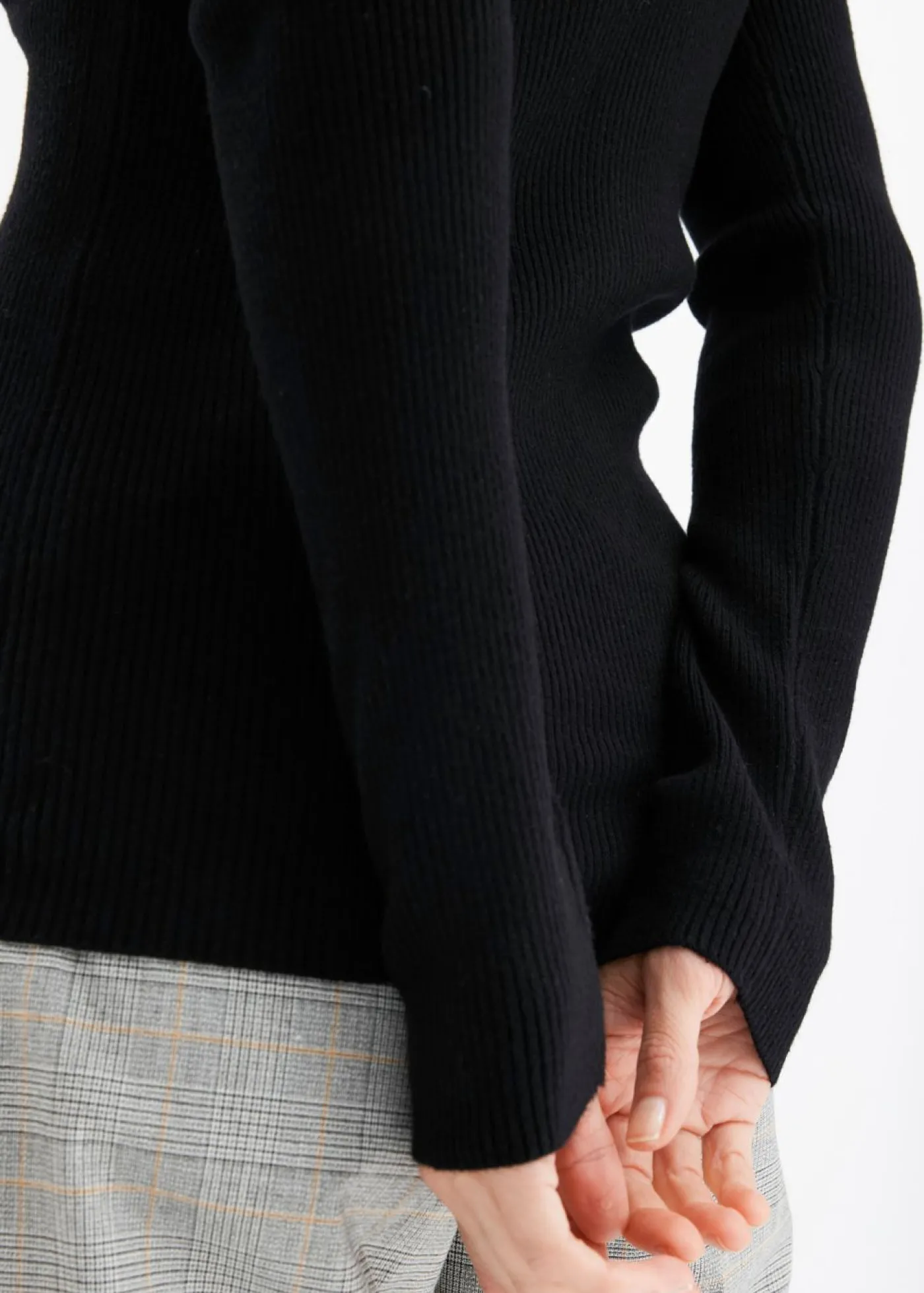 bonprix bonprix Jersey de canalé con viscosa Negro