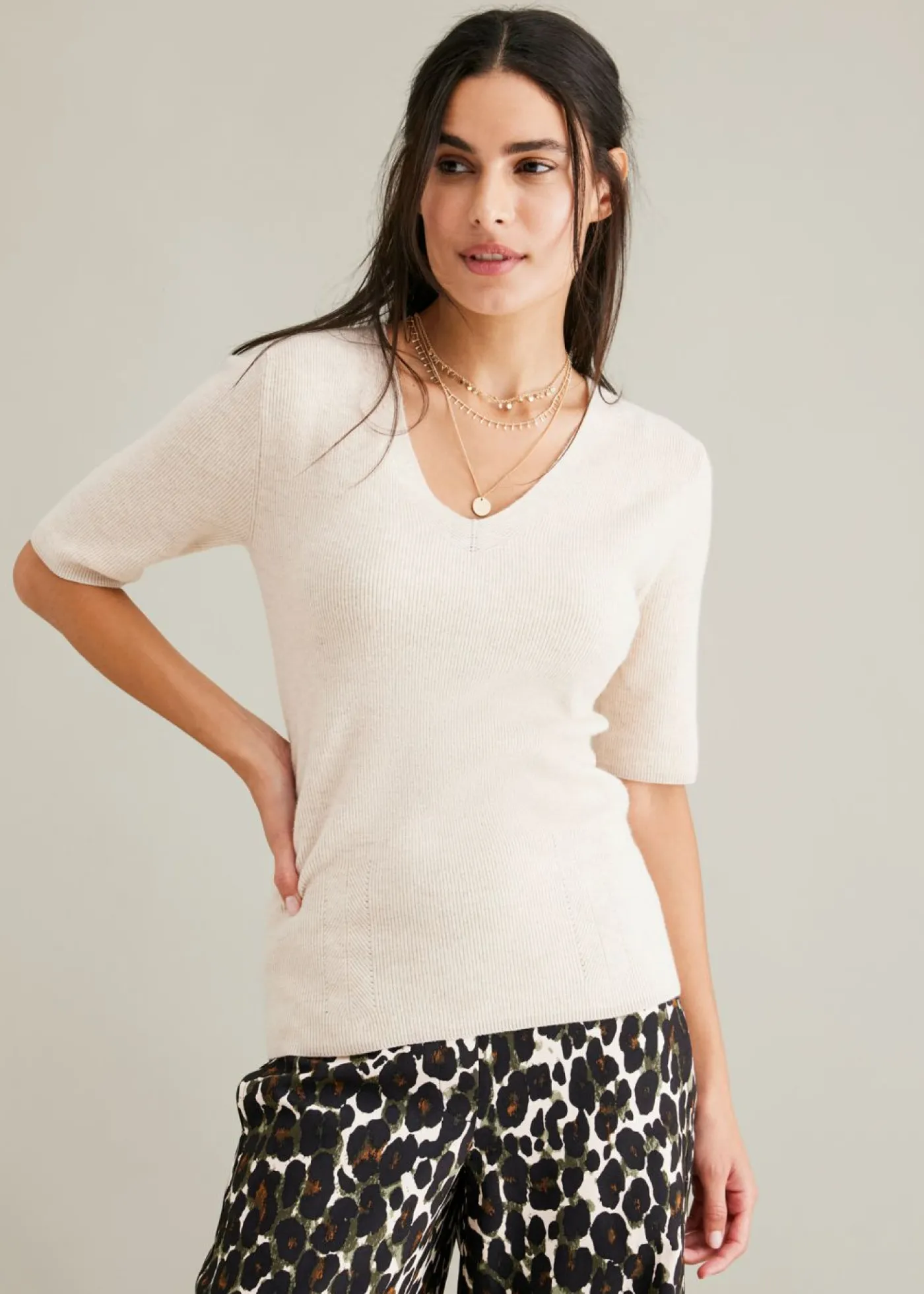 bonprix bonprix Jersey de canalé de manga corta con viscosa Beige Online