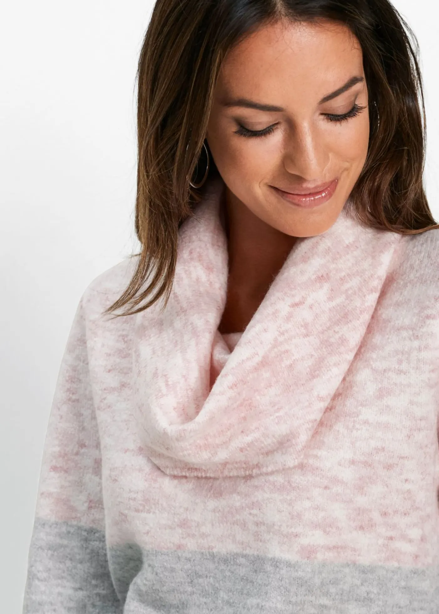 bonprix bonprix Jersey de cuello alto Rosa pálido/gris jaspeado de rayas Online