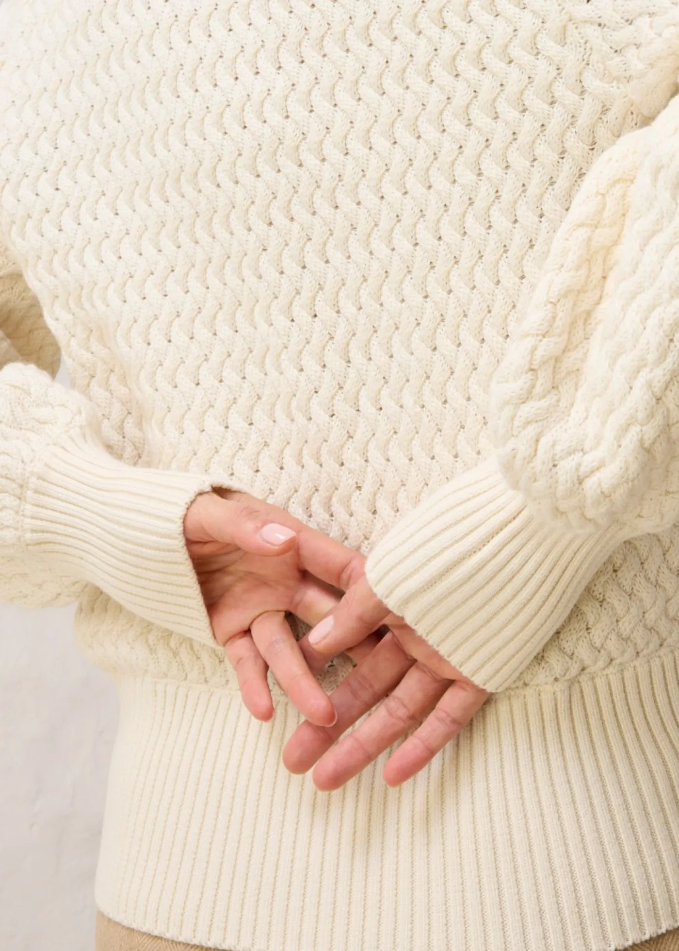 bonprix bonprix Jersey de cuello vuelto con lana merino Beige natural Sale