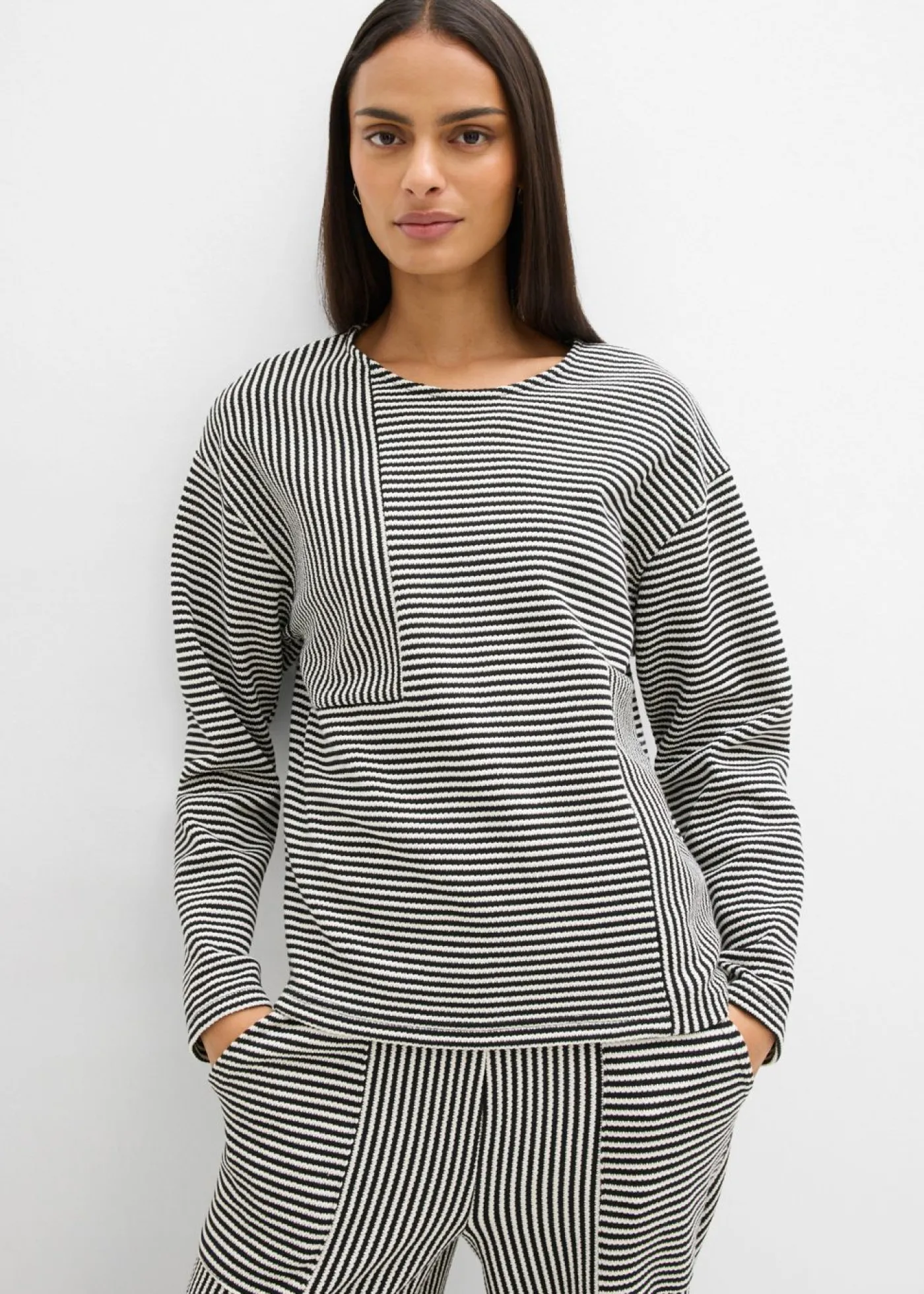 bonprix bonprix Jersey de punto negro-blanco lana con rayas Online