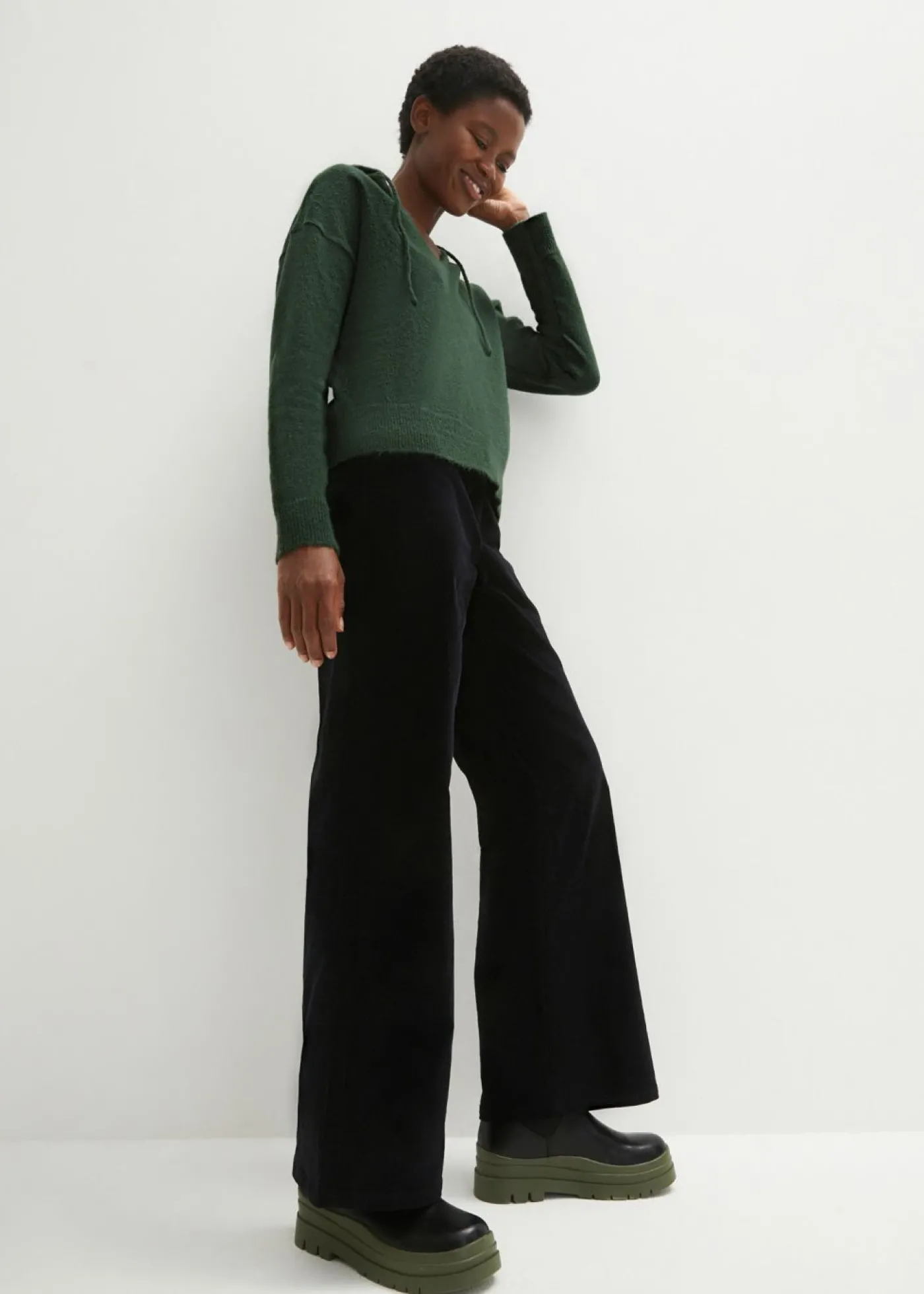 bonprix bonprix Jersey de punto con escote en V y capucha Verde oscuro Outlet