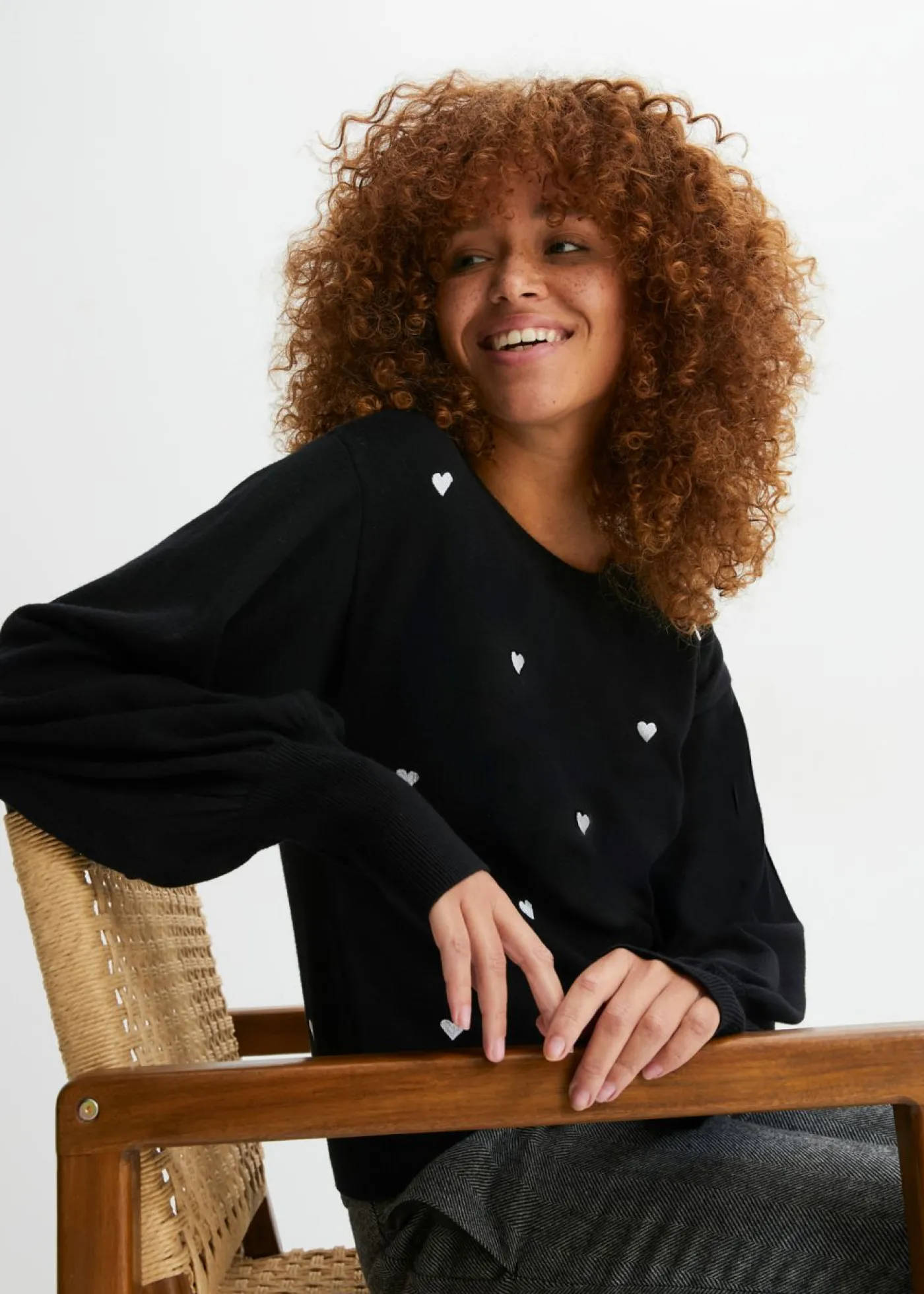 bonprix bonprix Jersey de punto fino en mezcla de viscosa Negro estampado Clearance