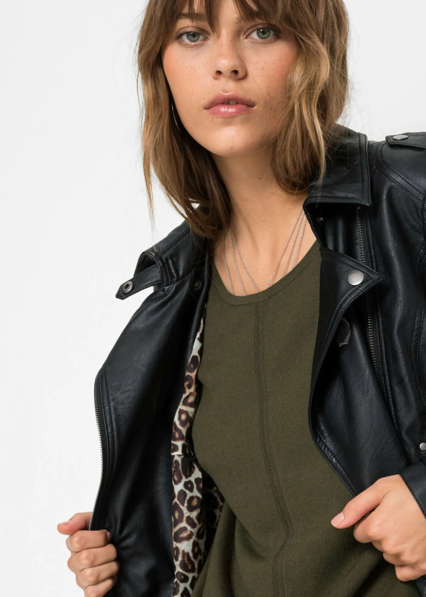 bonprix bonprix Jersey de punto oversize en mezcla de viscosa Verde oliva oscuro
