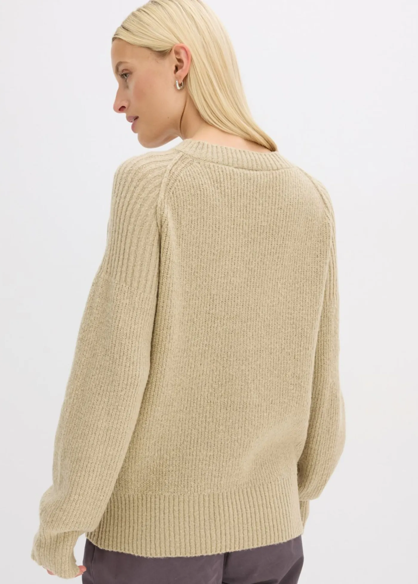 bonprix bonprix Jersey holgado con escote en V Verde aceite Online