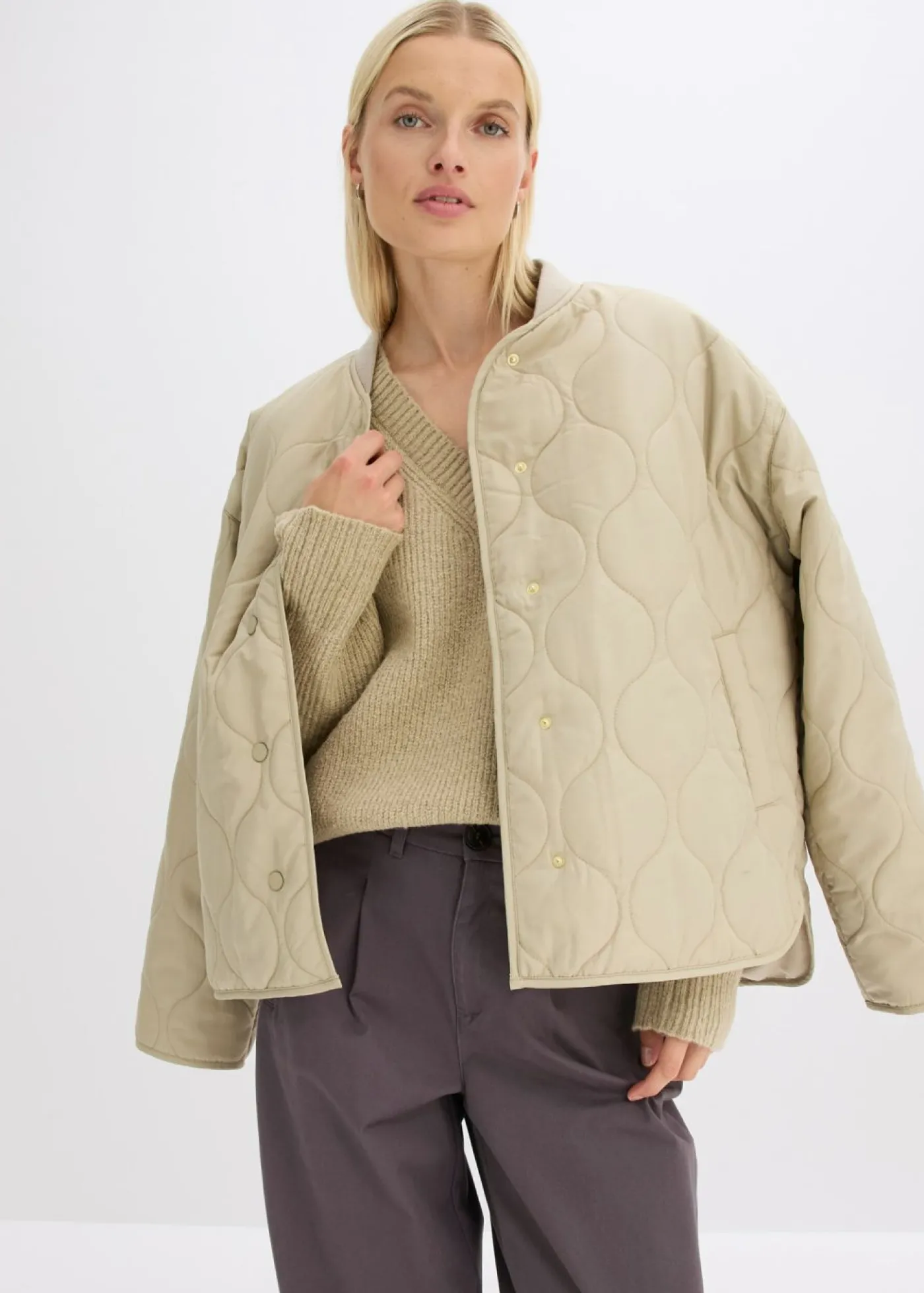 bonprix bonprix Jersey holgado con escote en V Verde aceite Online