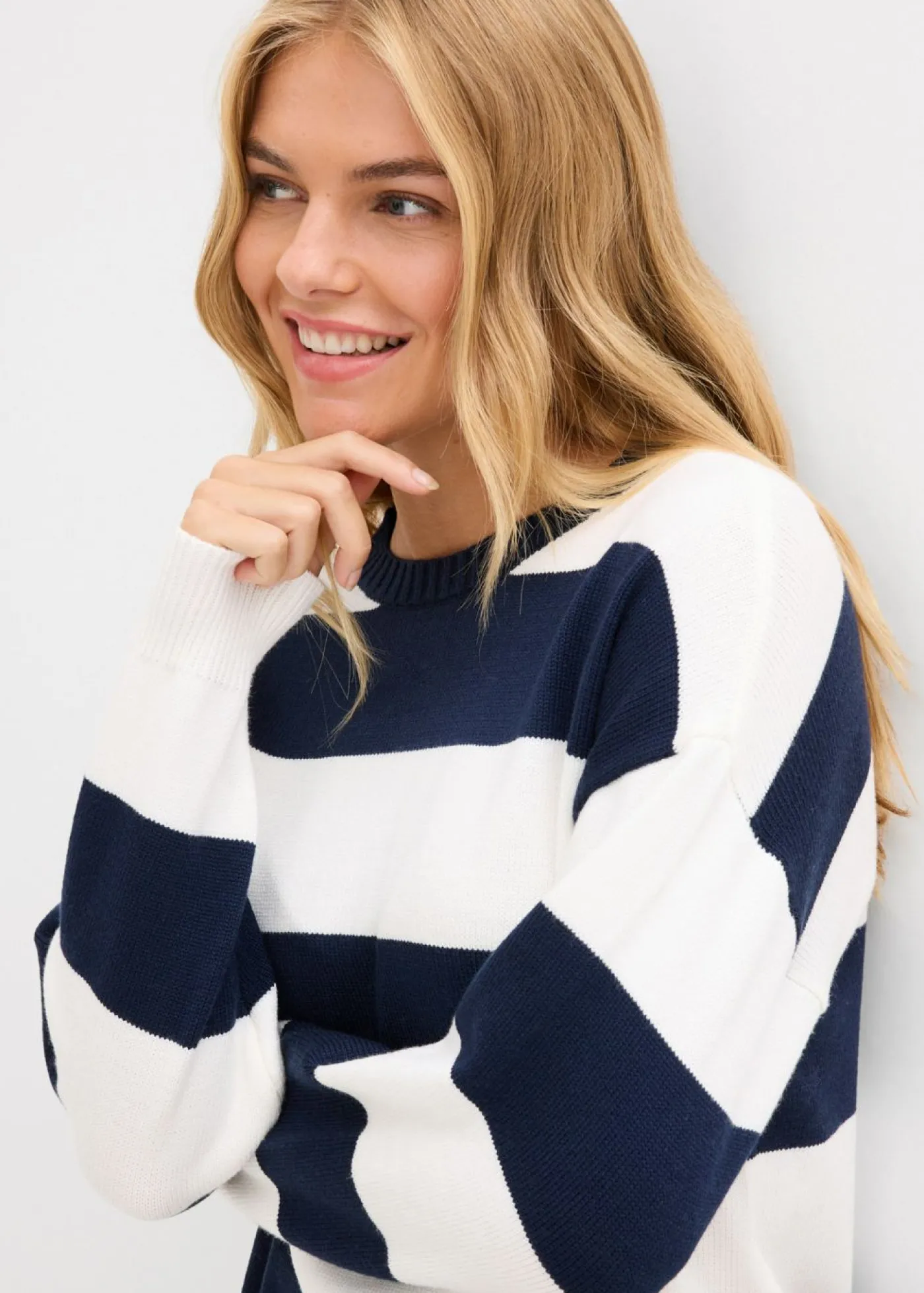 bonprix bonprix Jersey holgado de mezcla de viscosa suave Blanco lana-azul marino con rayas Discount