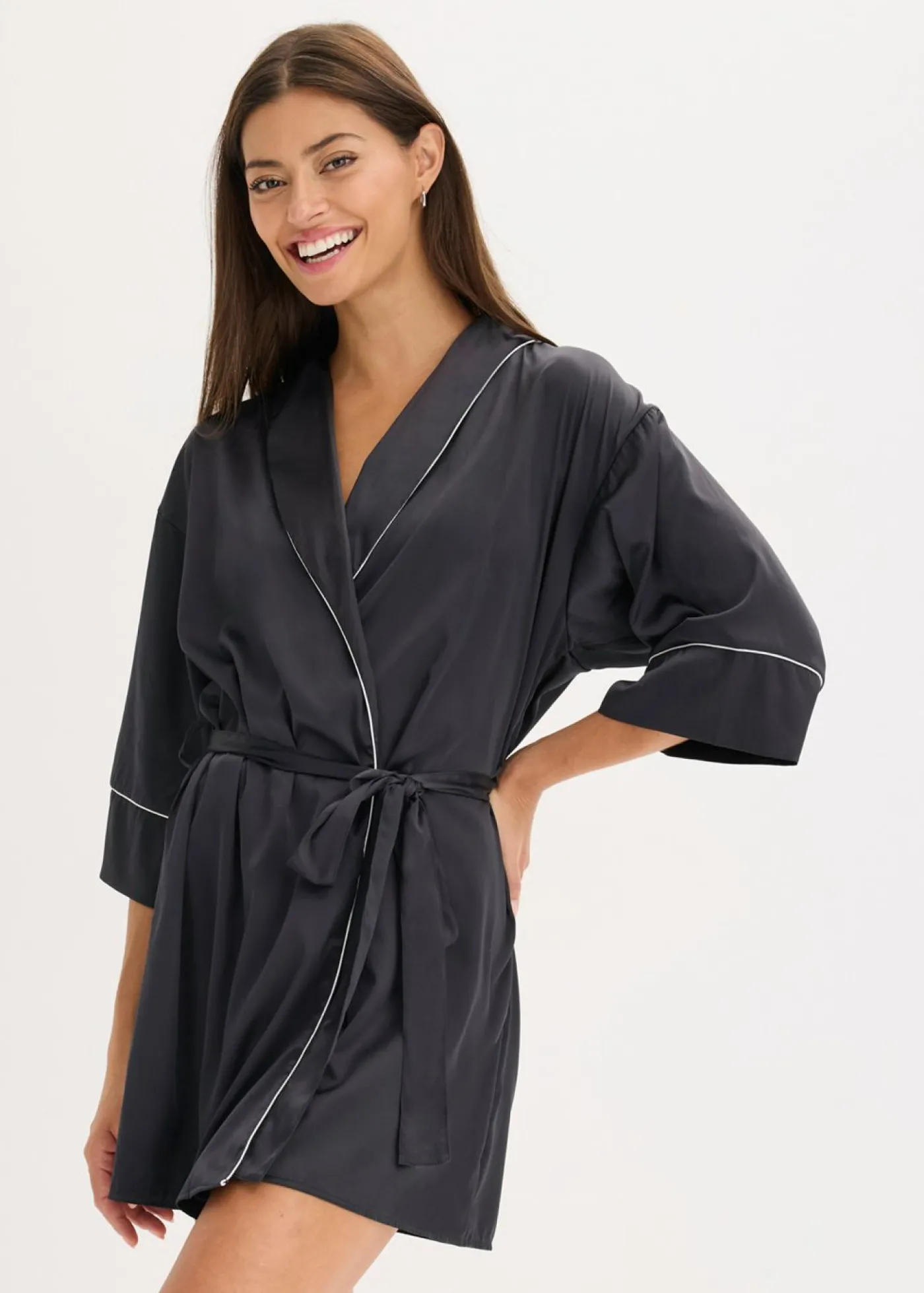 bonprix bonprix Kimono de satén con efecto brillante Negro-blanco lana Discount