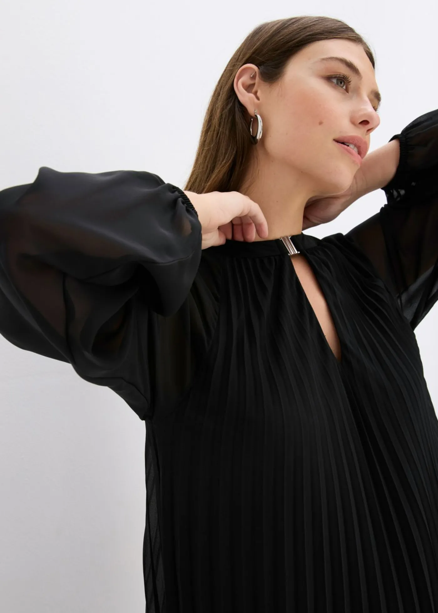 bonprix bonprix Minivestido de gasa fina con plisado Negro