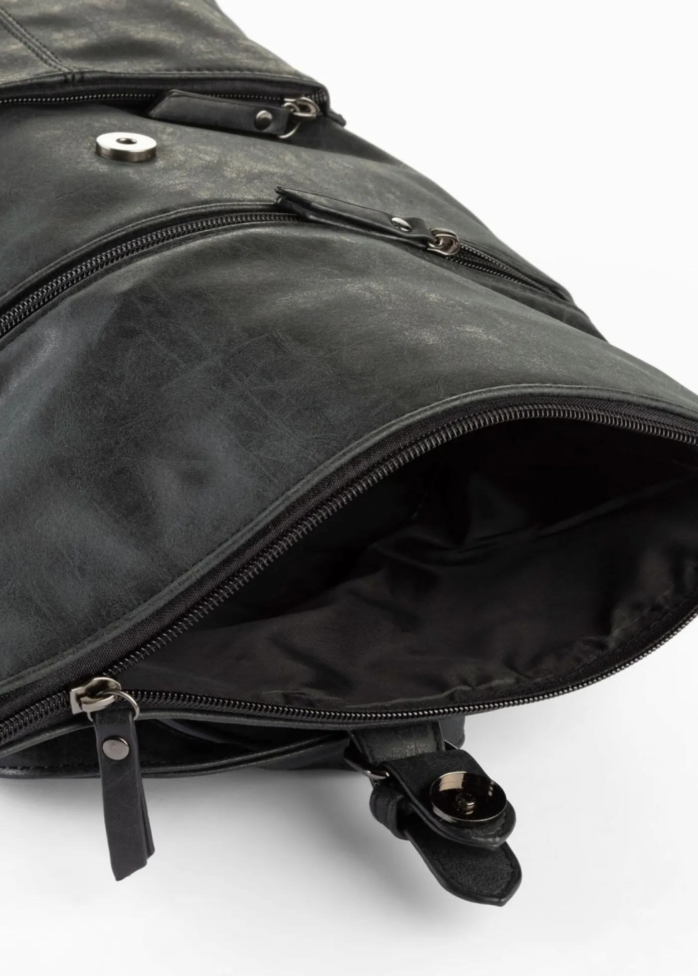 bonprix bpc bonprix collection Mochila con bolsillo exterior y detalle de hebilla Negro Sale
