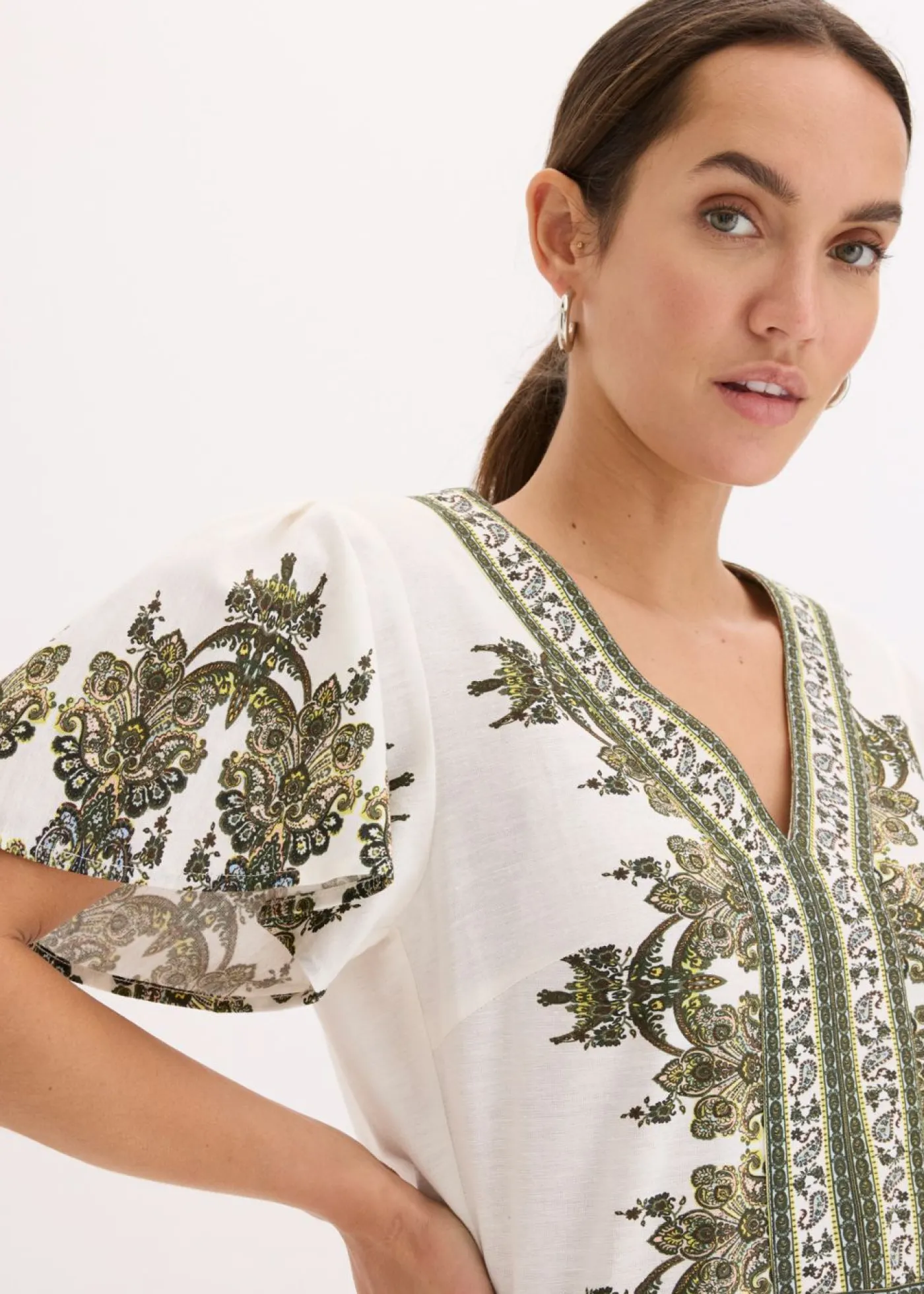bonprix bonprix Mono con contenido de lino Blanco lana/verde oliva con patrón paisley Online