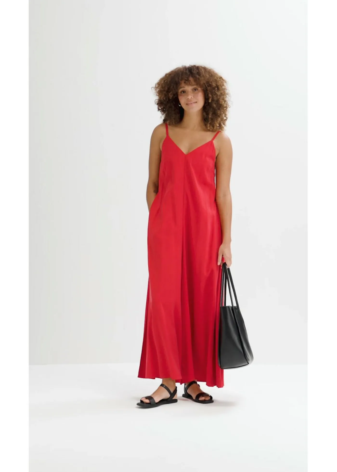 bonprix bonprix Mono de mezcla de viscosa con tirantes ajustables Rojo salsa Hot