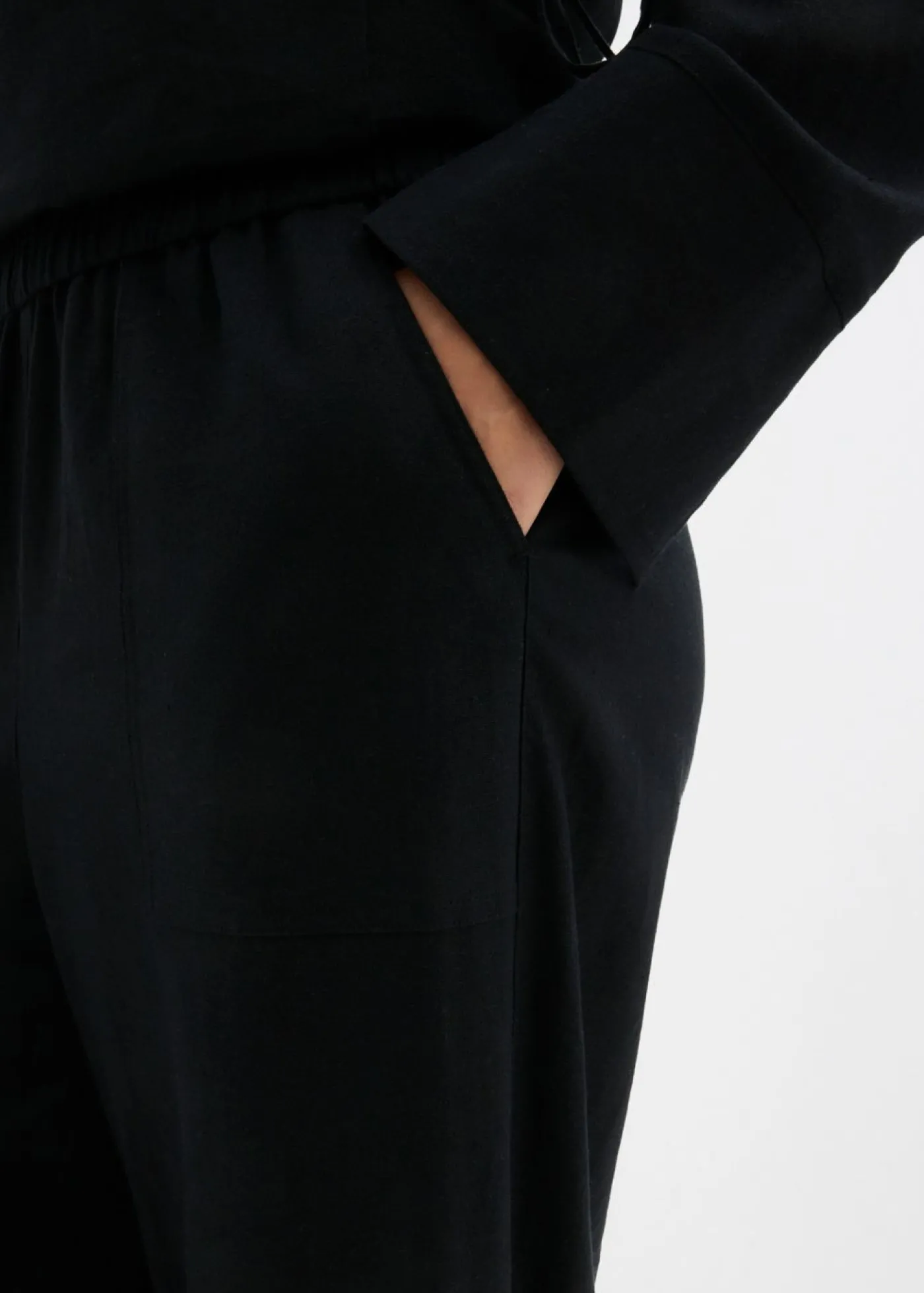 bonprix bonprix Pantalón acampanado de mezcla de lino ligero Negro Hot