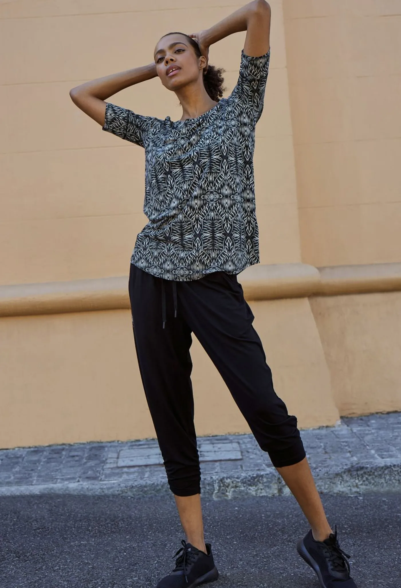 bonprix bonprix Pantalón bombacho 7/8 Negro Clearance