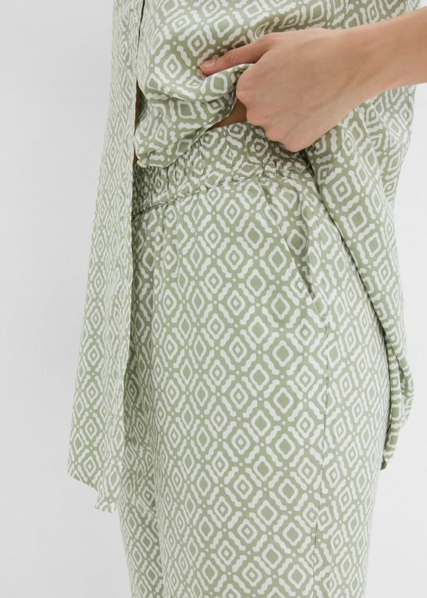 bonprix bonprix Pantalón bombacho de viscosa verde alga-blanco lana Clearance