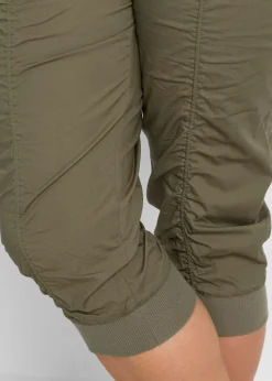 bonprix bonprix Pantalón capri de algodón puro Verde oliva