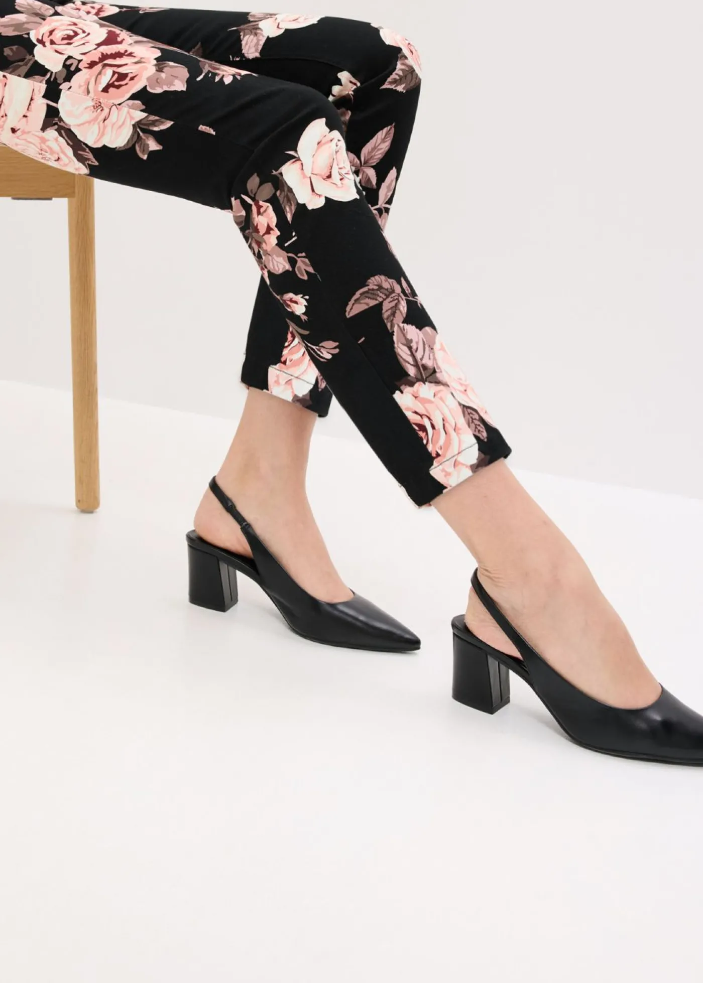 bonprix bonprix Pantalón capri elástico de algodón negro - rosa pálido