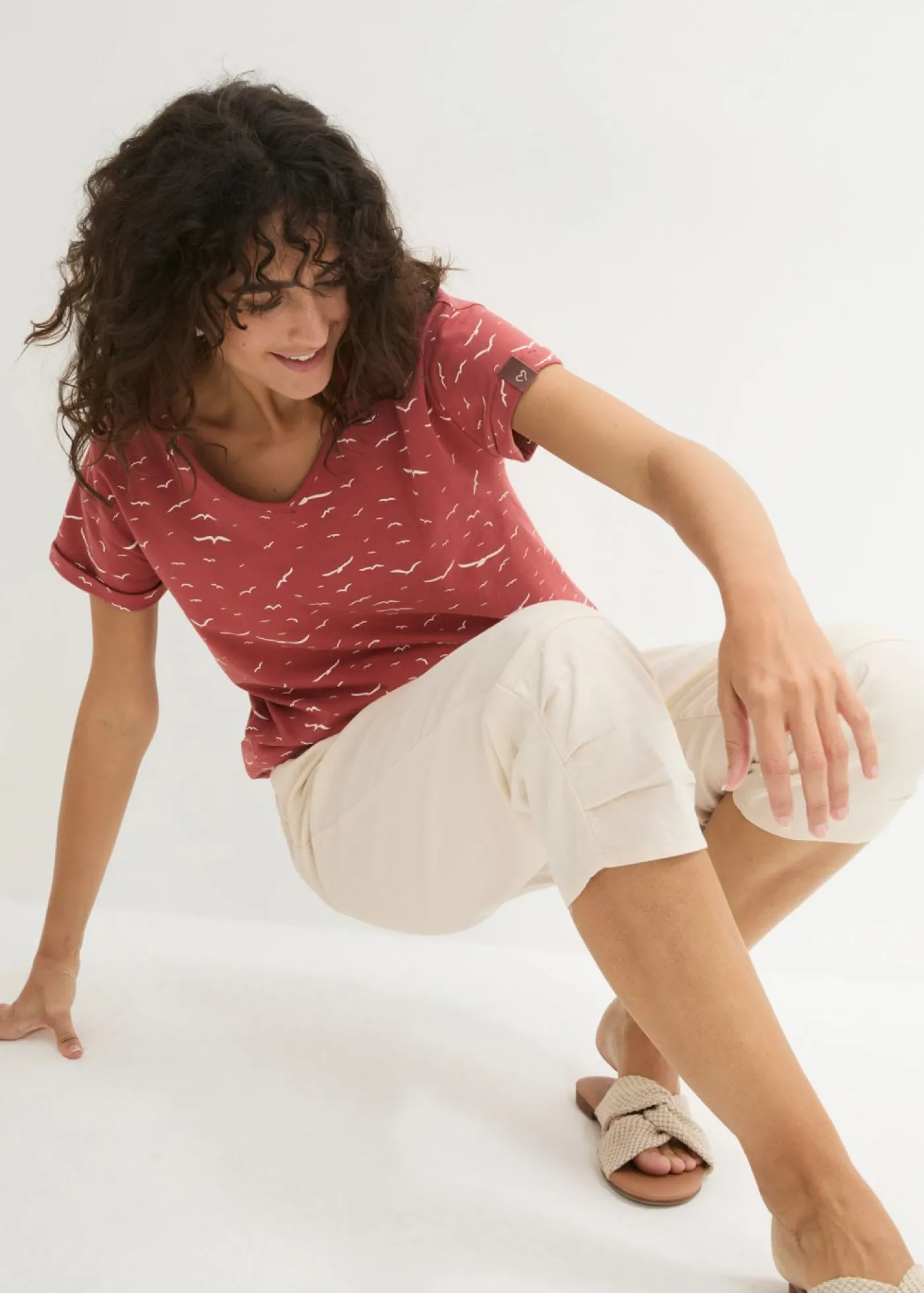 bonprix bonprix Pantalón con corte zanahoria de mezcla de lino y algodón gris guijarro New