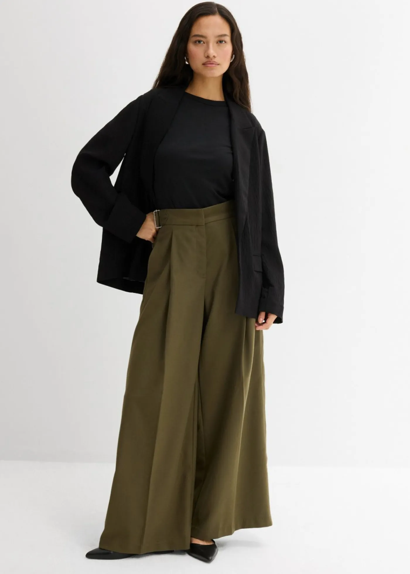 bonprix bonprix Pantalón con hebilla lateral de mezcla de viscosa Verde oliva oscuro Outlet