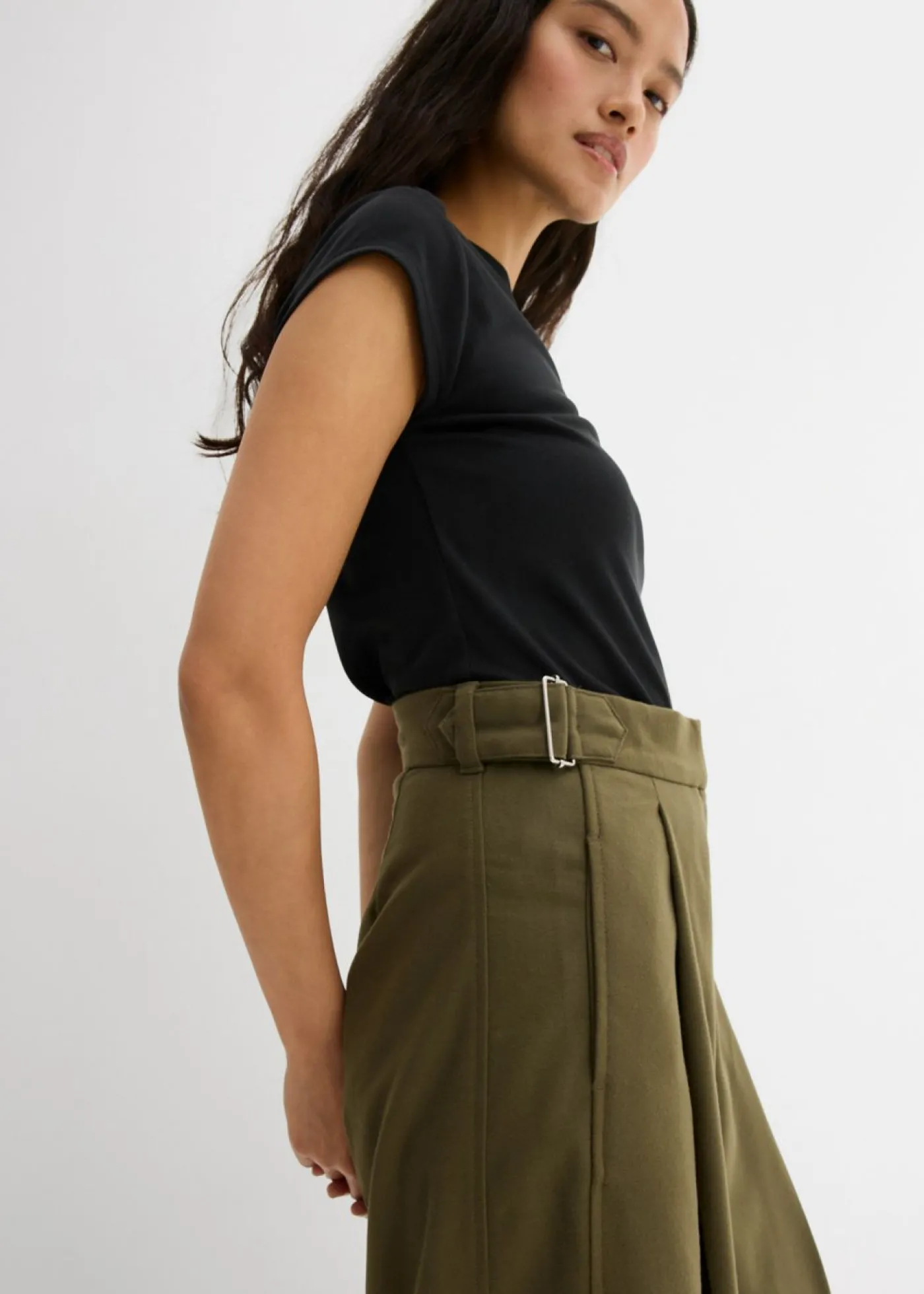 bonprix bonprix Pantalón con hebilla lateral de mezcla de viscosa Verde oliva oscuro Outlet