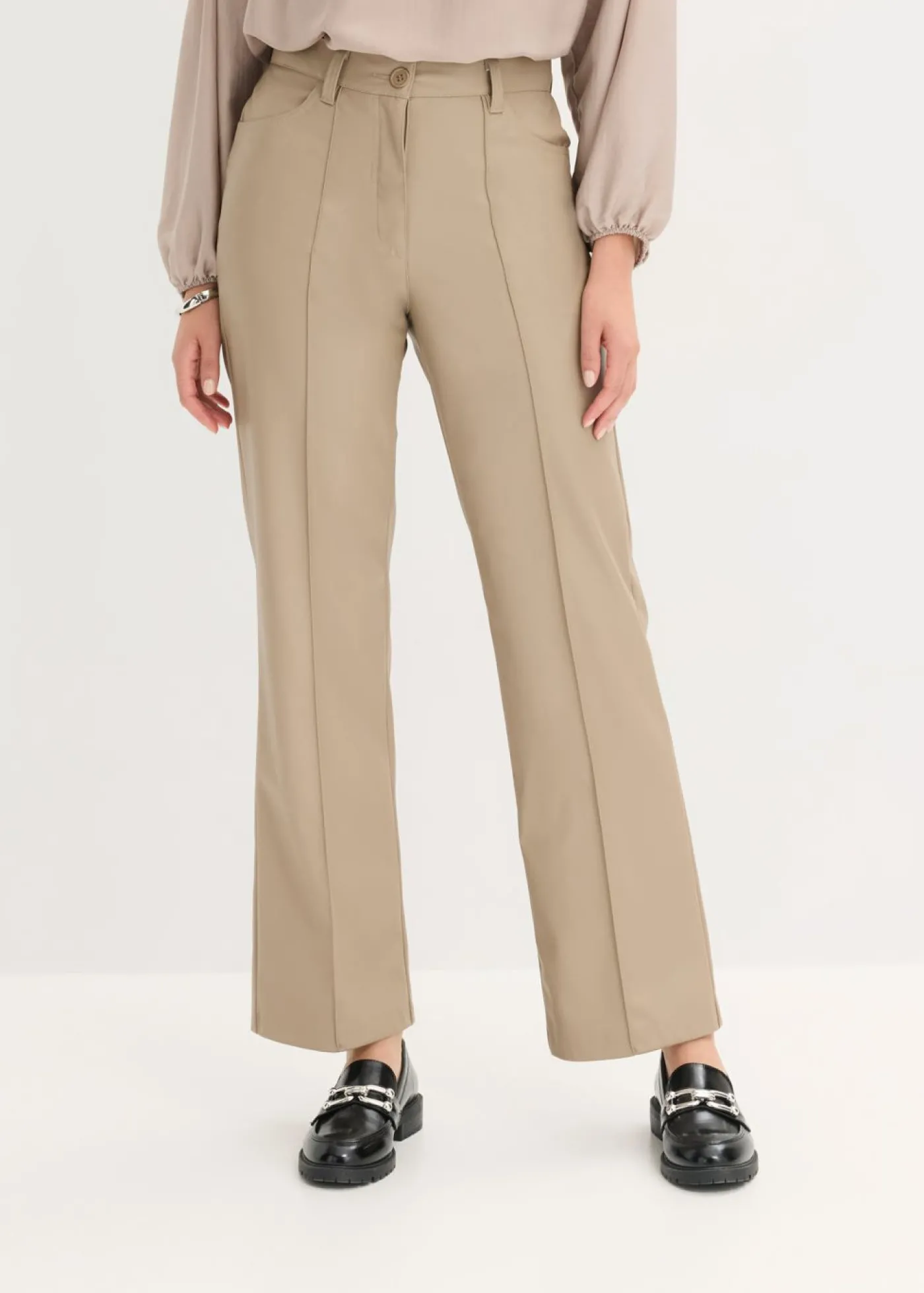 bonprix bonprix Pantalón con pernera recta de piel sintética con ribete Marrón grisáceo Clearance