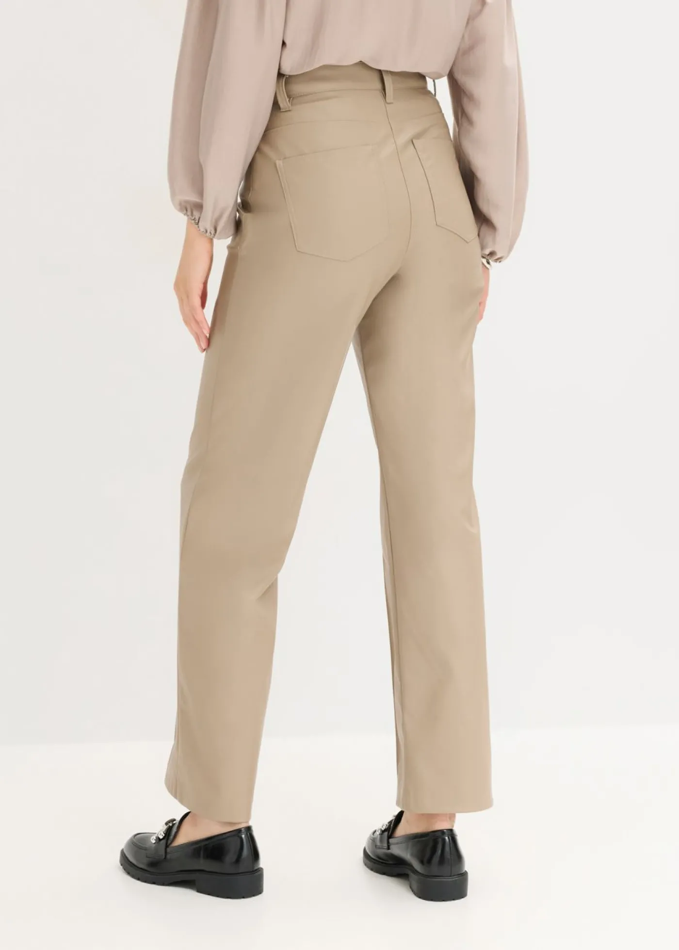 bonprix bonprix Pantalón con pernera recta de piel sintética con ribete Marrón grisáceo Clearance