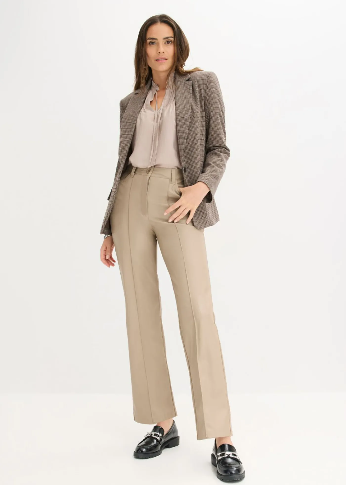 bonprix bonprix Pantalón con pernera recta de piel sintética con ribete Marrón grisáceo Clearance