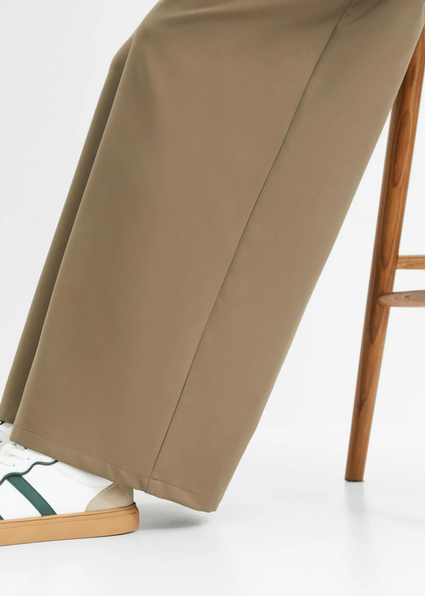 bonprix bonprix Pantalón con pinzas y cinturilla cómoda Oliva New