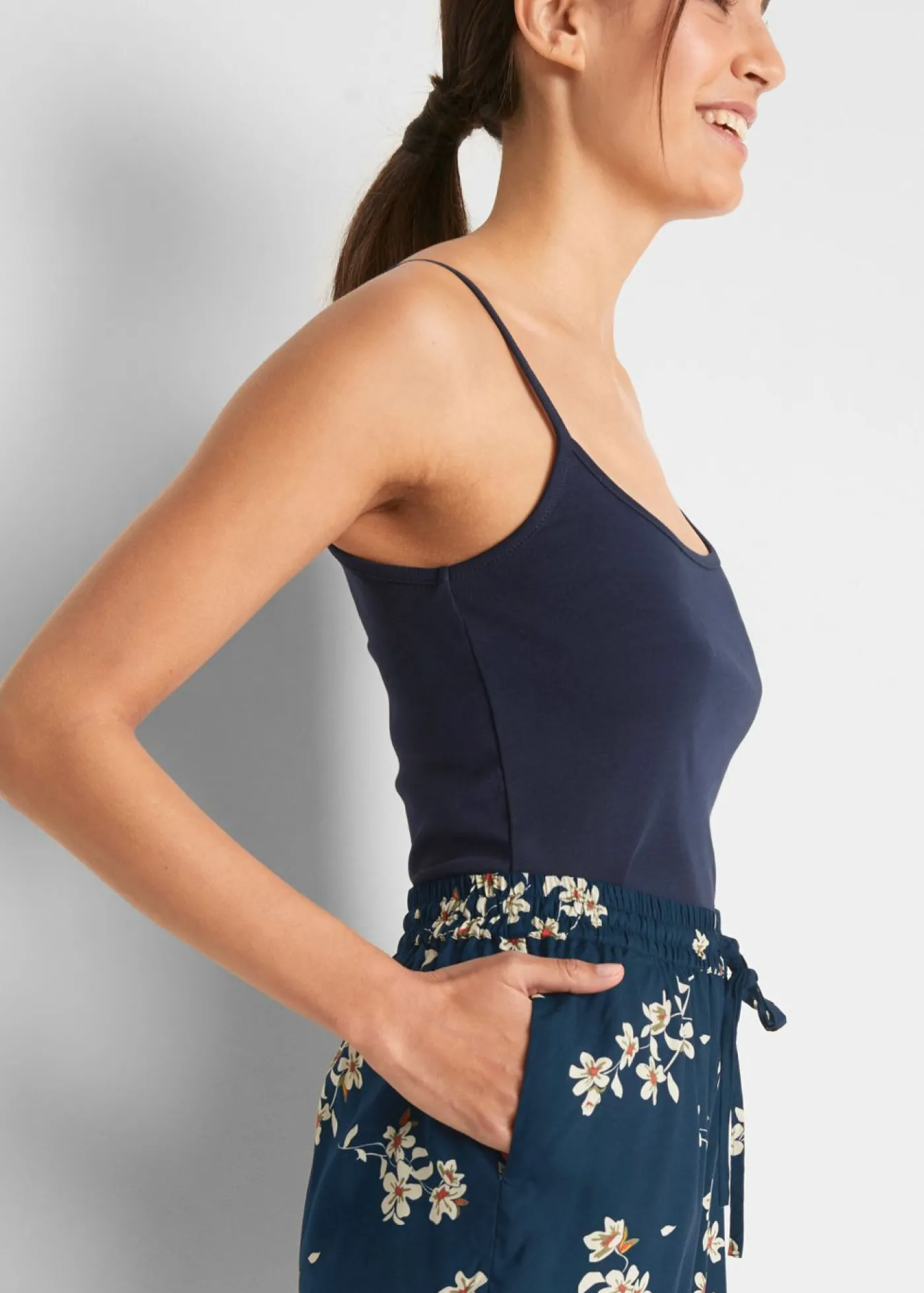 bonprix bonprix Pantalón corto Azul oscuro de flores + verde oliva oscuro monocolor Clearance