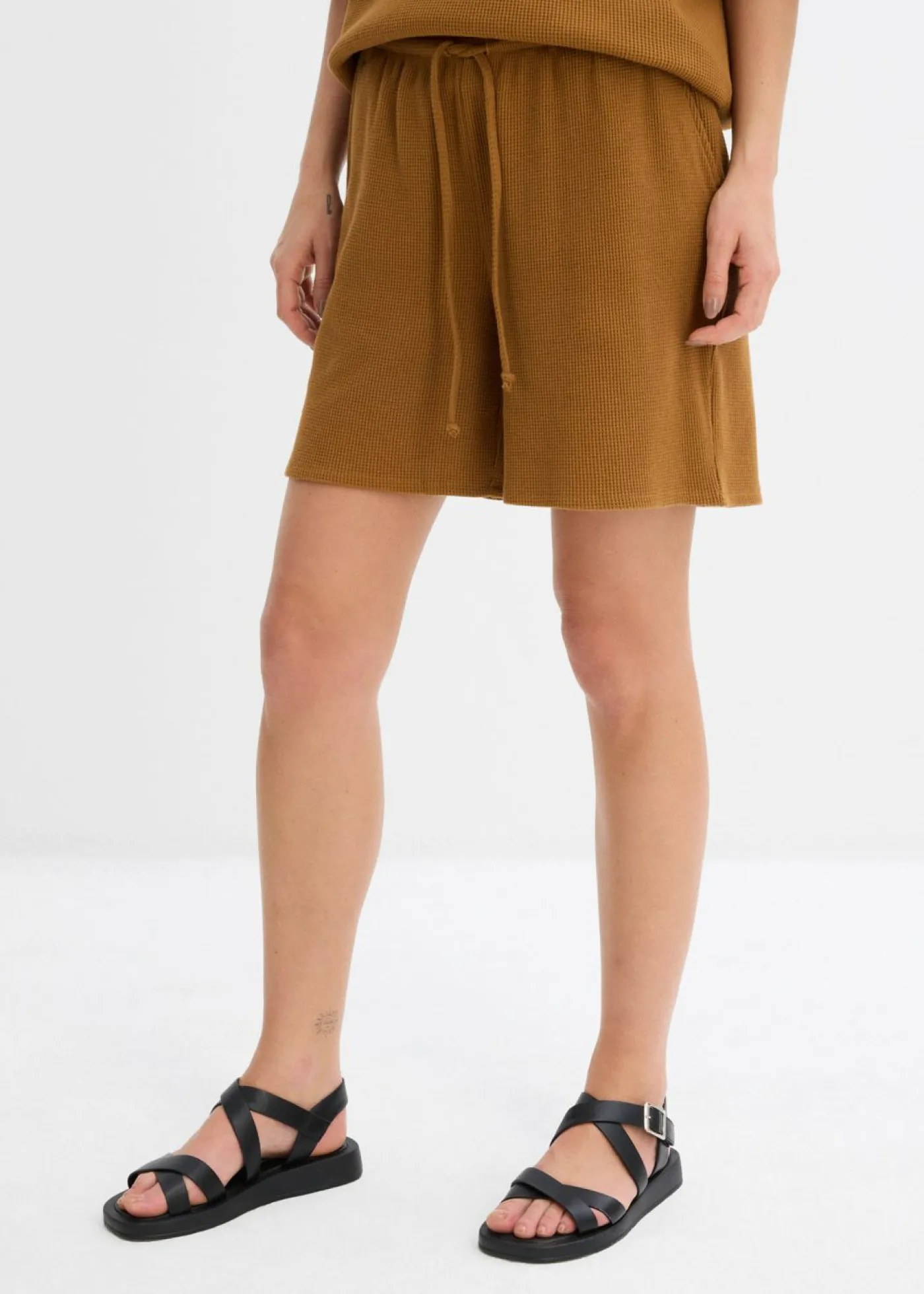 bonprix bonprix Pantalón corto de algodón puro con estructura Marrón coñac