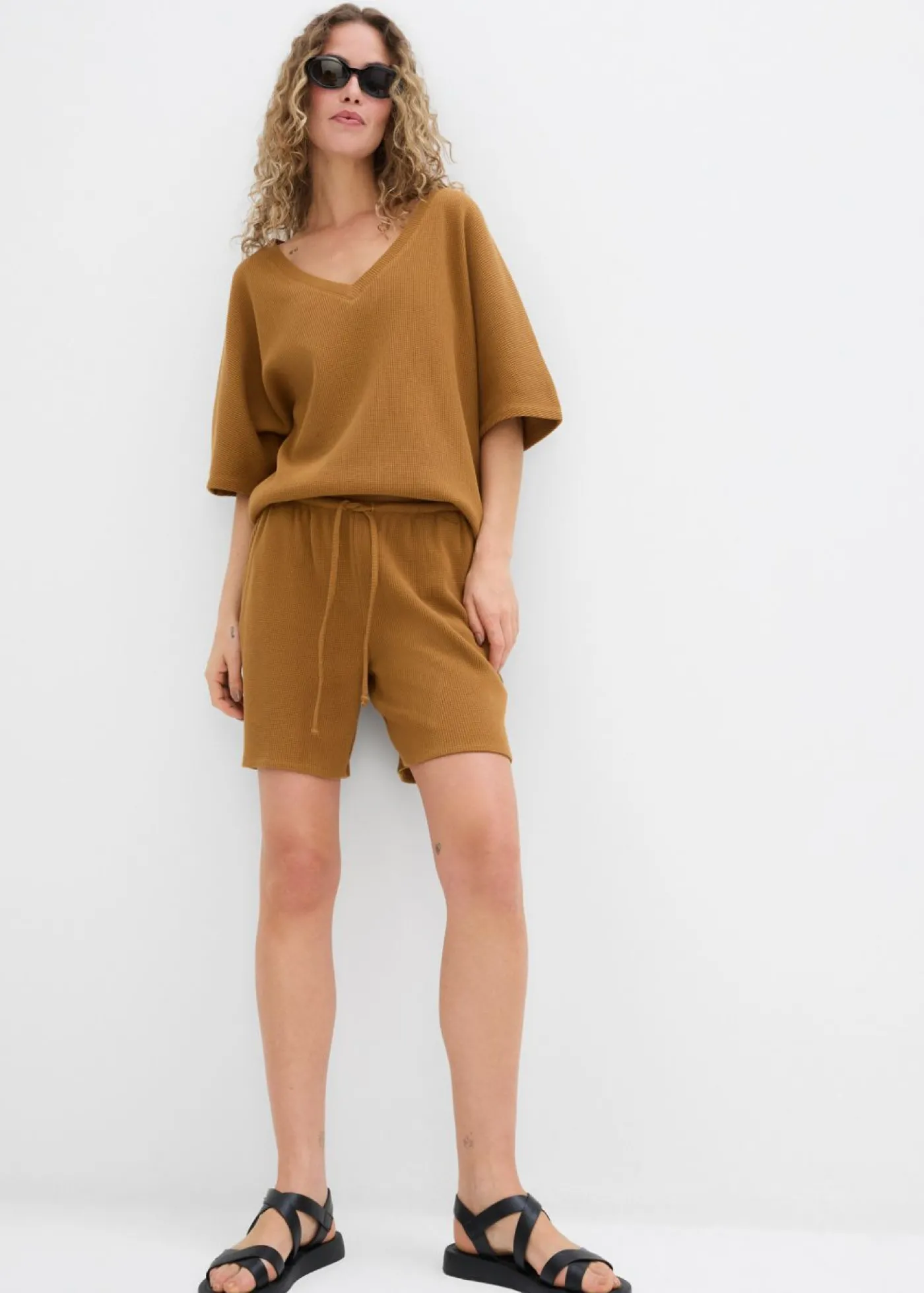 bonprix bonprix Pantalón corto de algodón puro con estructura Marrón coñac