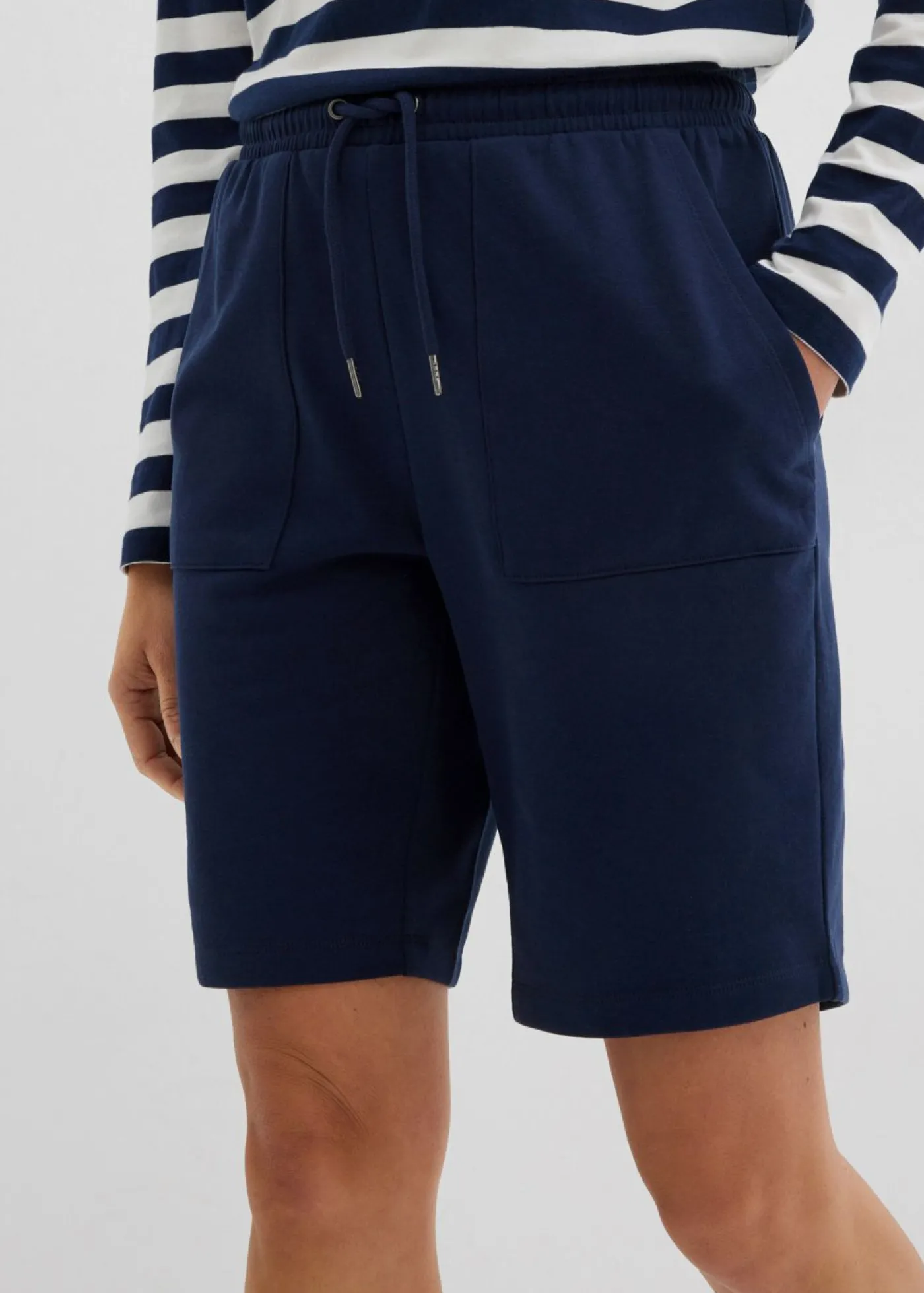 bonprix bonprix Pantalón corto de chándal con bolsillos Hot