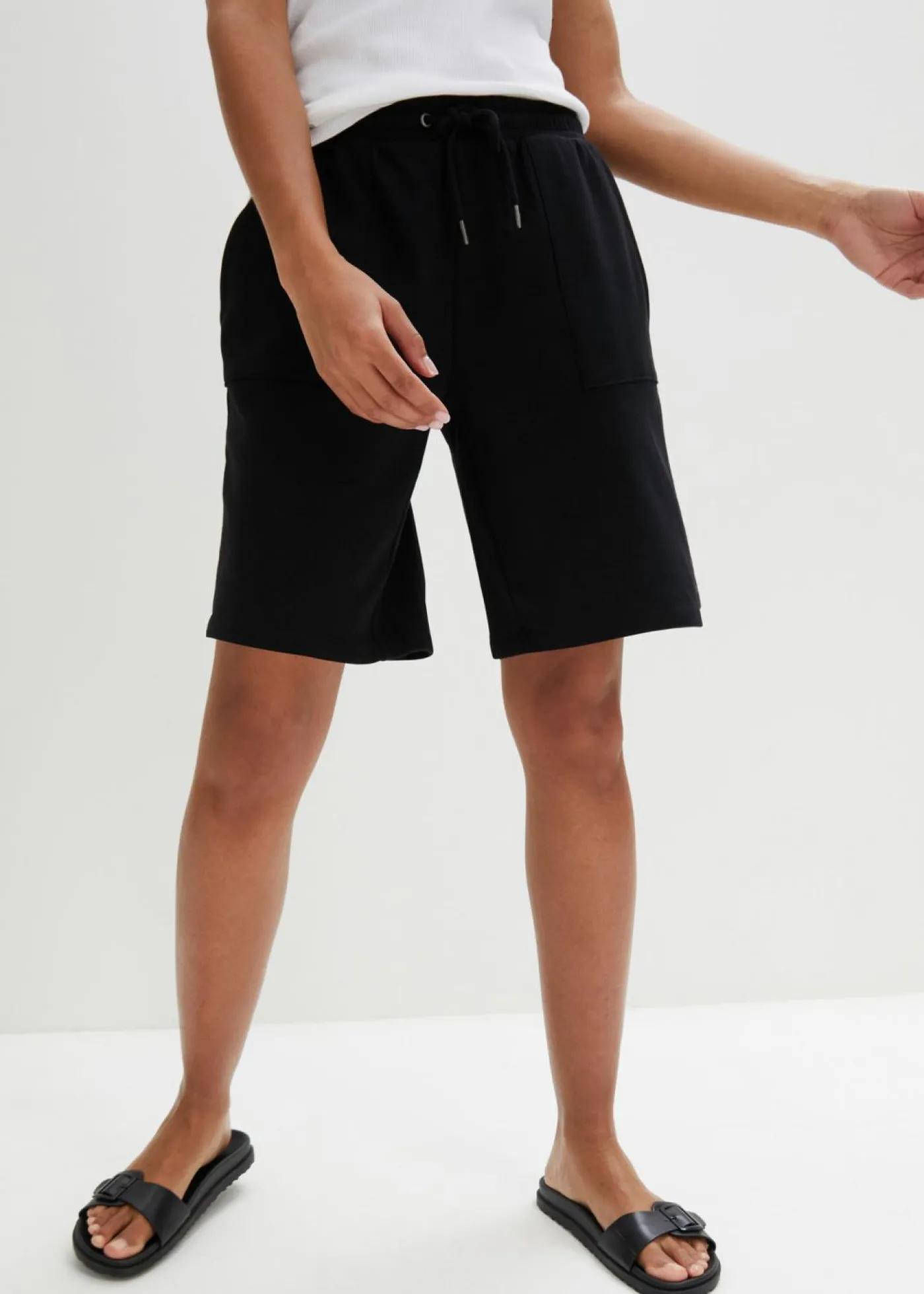 bonprix bonprix Pantalón corto de chándal con bolsillos Negro New