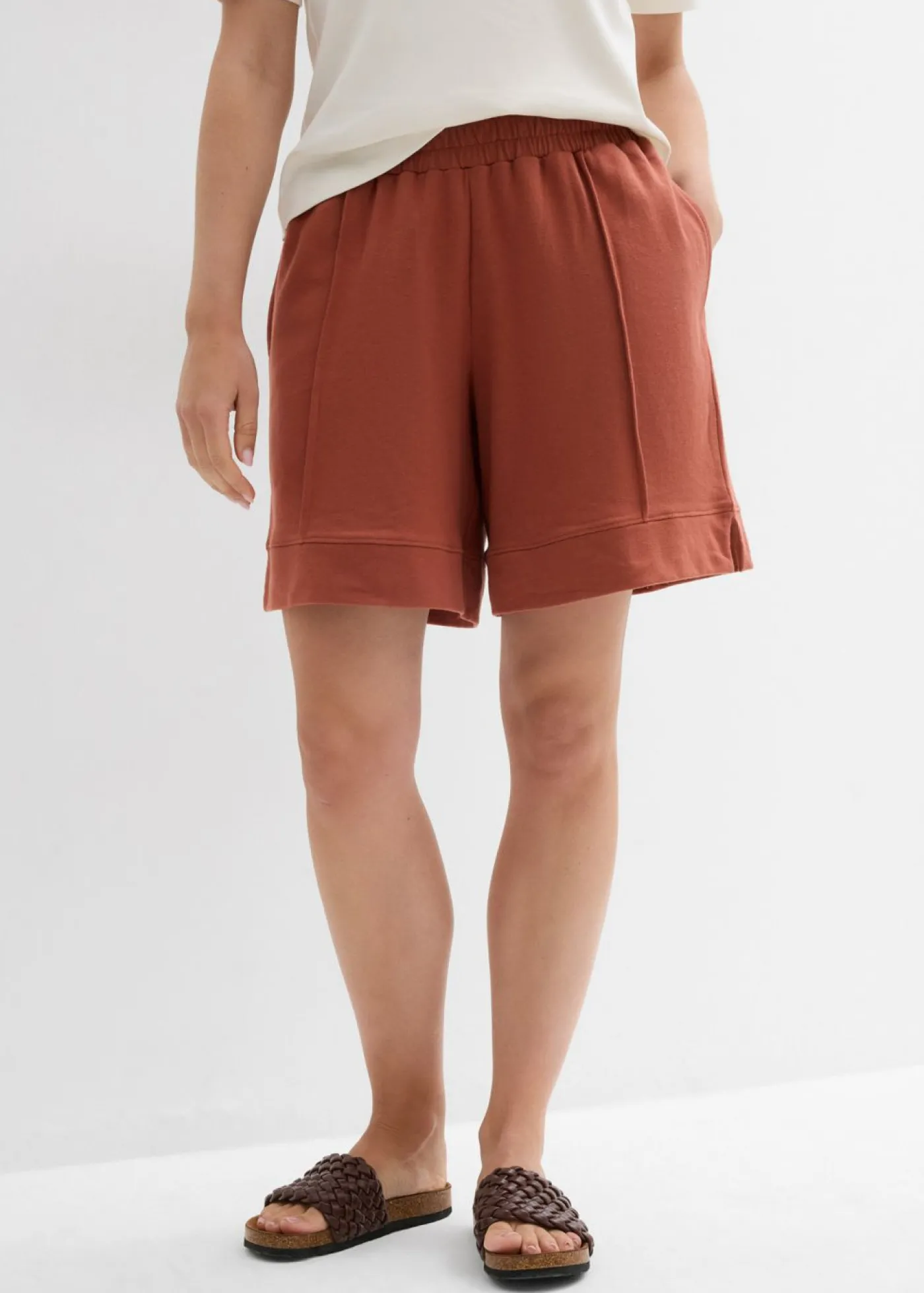 bonprix bonprix Pantalón corto de chándal de mezcla de algodón Coñac New
