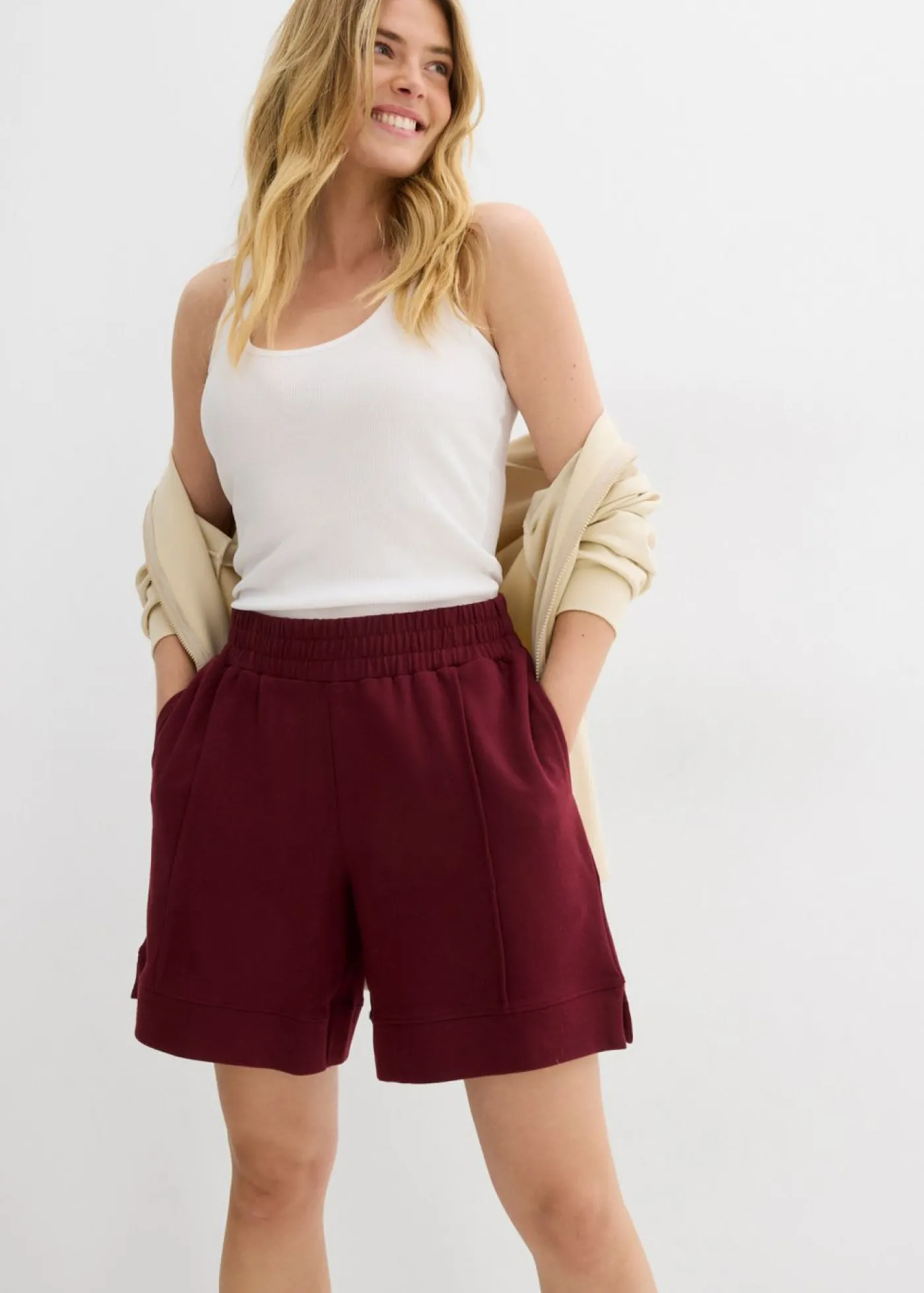 bonprix bonprix Pantalón corto de chándal de mezcla de algodón rojo avellana Online