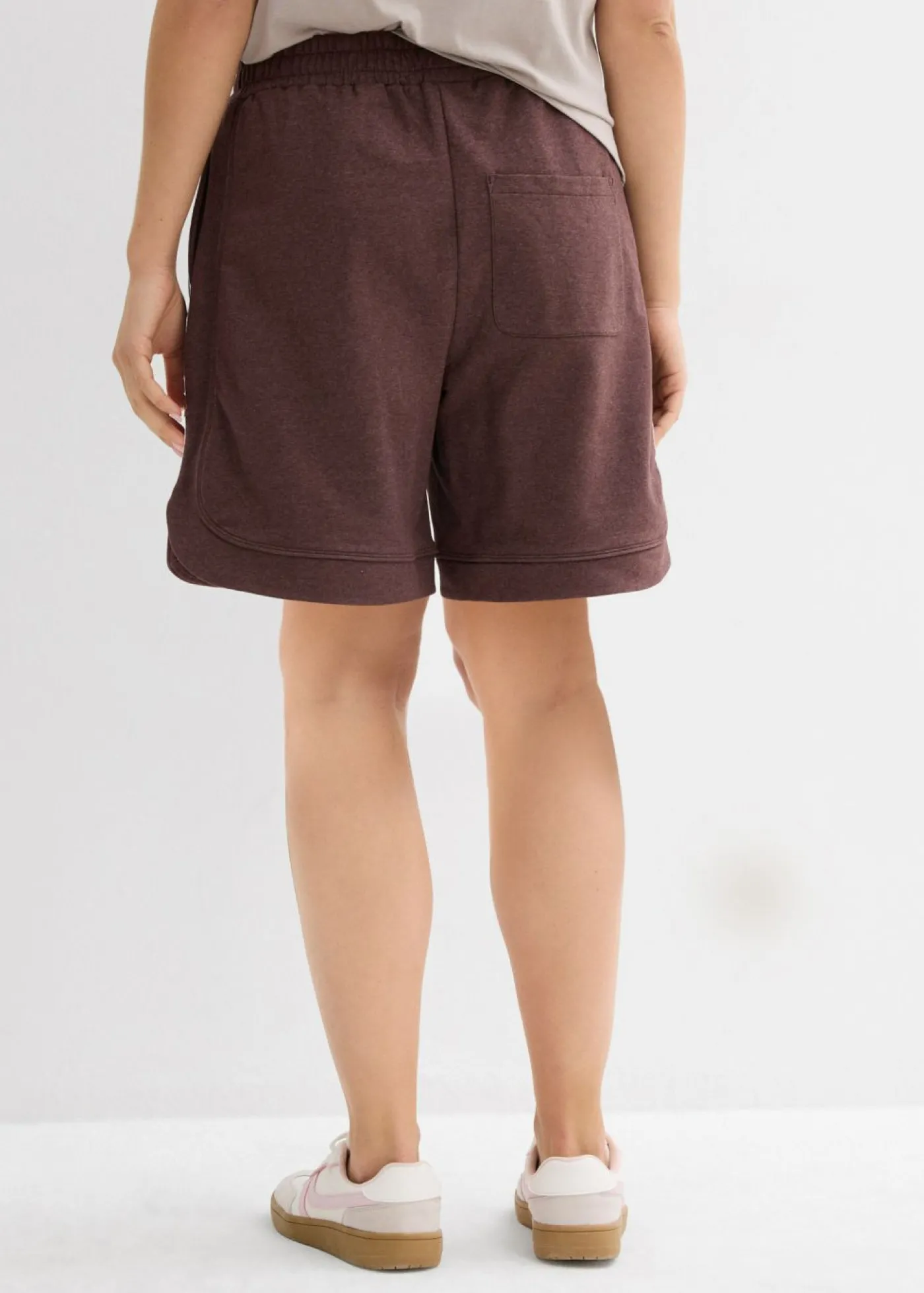 bonprix bonprix Pantalón corto de chándal de mezcla de algodón con corte ancho Marrón tierra jaspeado Clearance