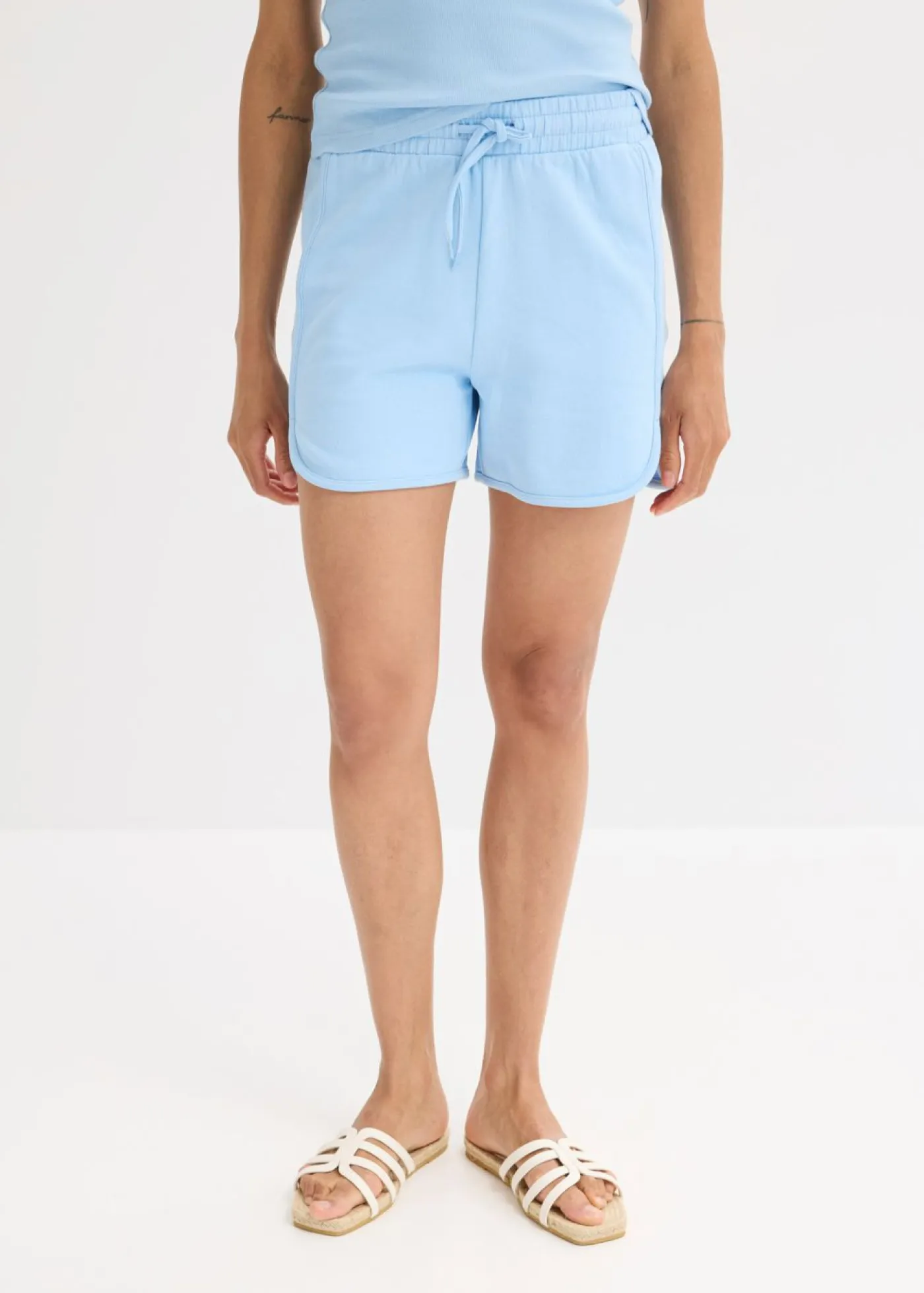 bonprix bonprix Pantalón corto de chándal de algodón orgánico puro Azul claro