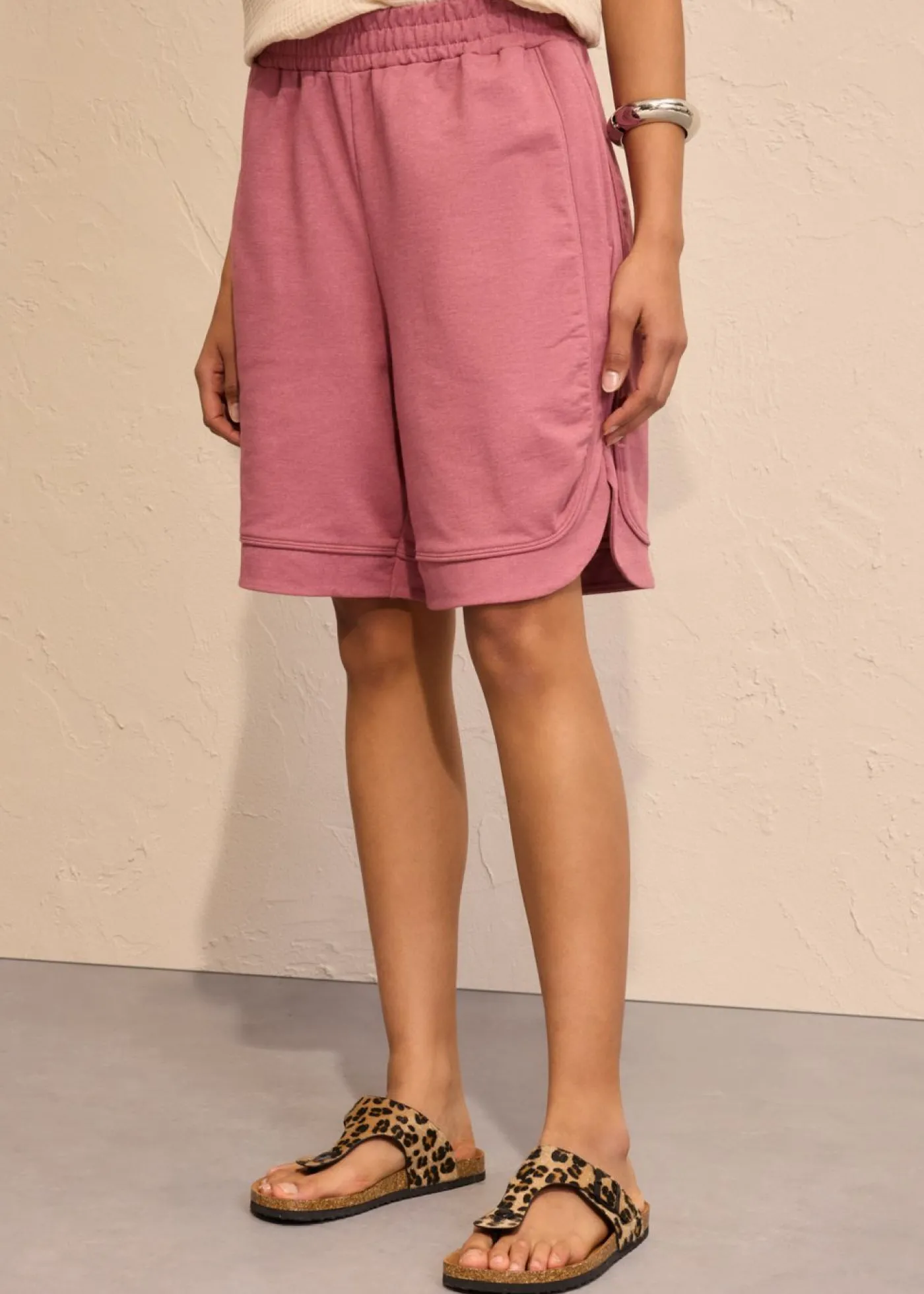 bonprix bonprix Pantalón corto de chándal de mezcla de algodón con corte ancho baya suave jaspeado Outlet