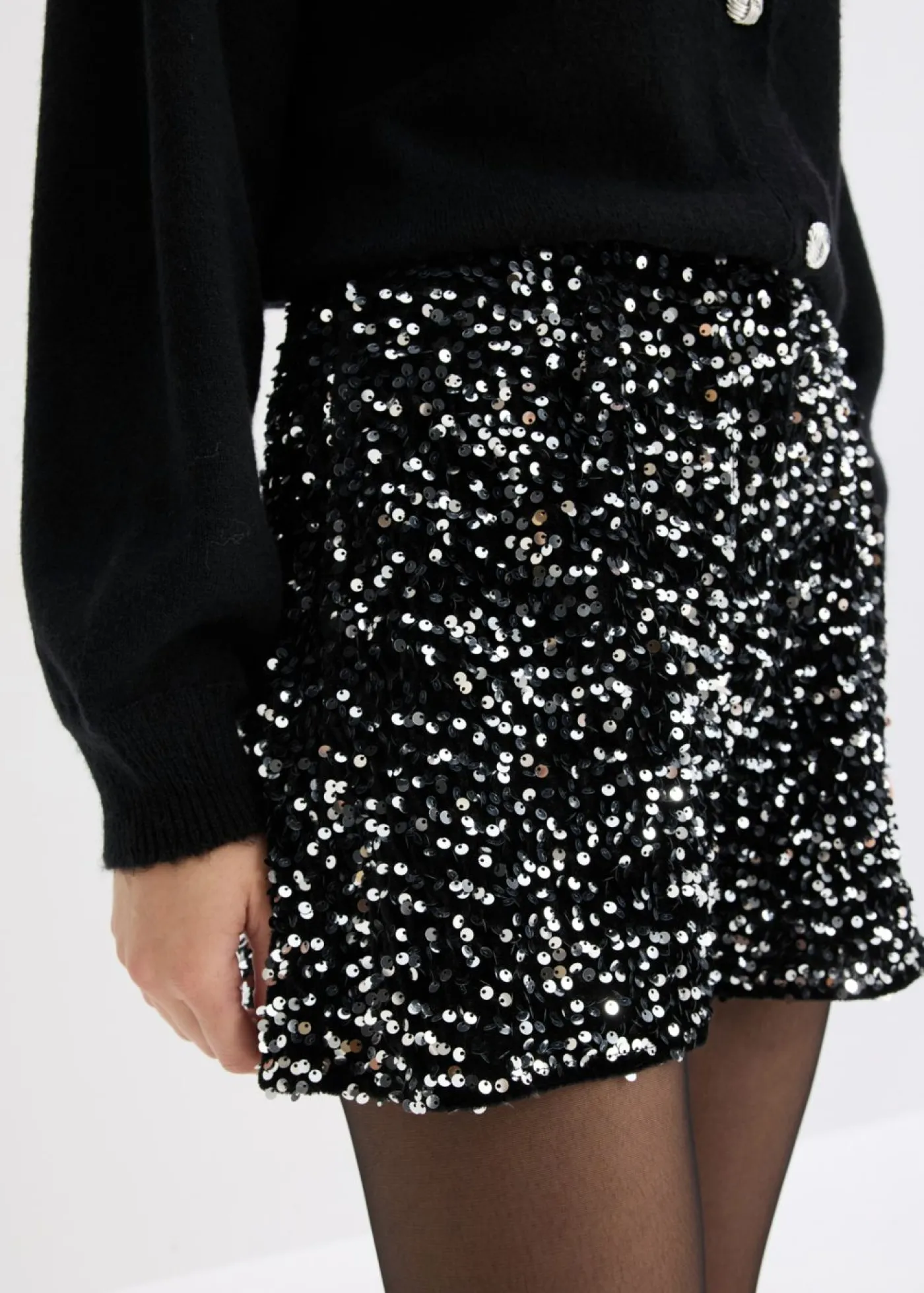 bonprix bonprix Pantalón corto de lentejuelas Negro-plata Sale