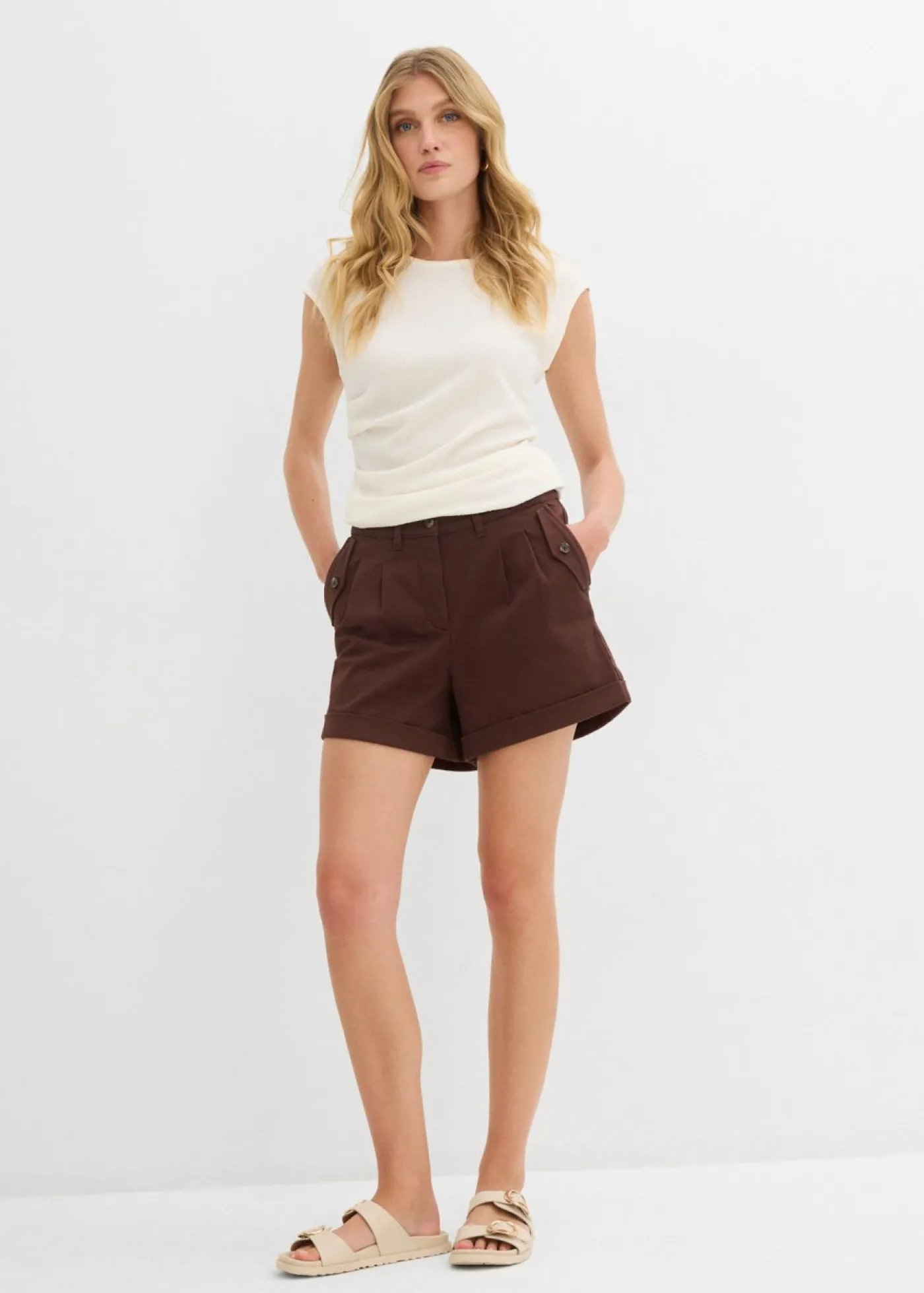 bonprix bonprix Pantalón corto de sarga con talle alto Marrón tierra Hot